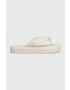 Calvin Klein Japonke FLATFORM FLIP FLOP W/HW ženske bež barva HW0HW01503 - Pepit.si