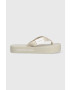 Calvin Klein Jeans Japonke FLATFORM FLIPFLOP ženske bež barva YW0YW00993 - Pepit.si