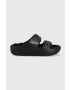 Crocs Natikači Classic Cozzzy Sandal črna barva - Pepit.si