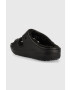 Crocs Natikači Classic Cozzzy Sandal črna barva - Pepit.si