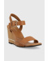 Tommy Hilfiger Sandali HARDWARE WEDGE SANDAL ženski rjava barva FW0FW07074 - Pepit.si