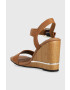 Tommy Hilfiger Sandali HARDWARE WEDGE SANDAL ženski rjava barva FW0FW07074 - Pepit.si