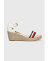 Tommy Hilfiger Sandali MID WEDGE CORPORATE ženski bela barva - Pepit.si