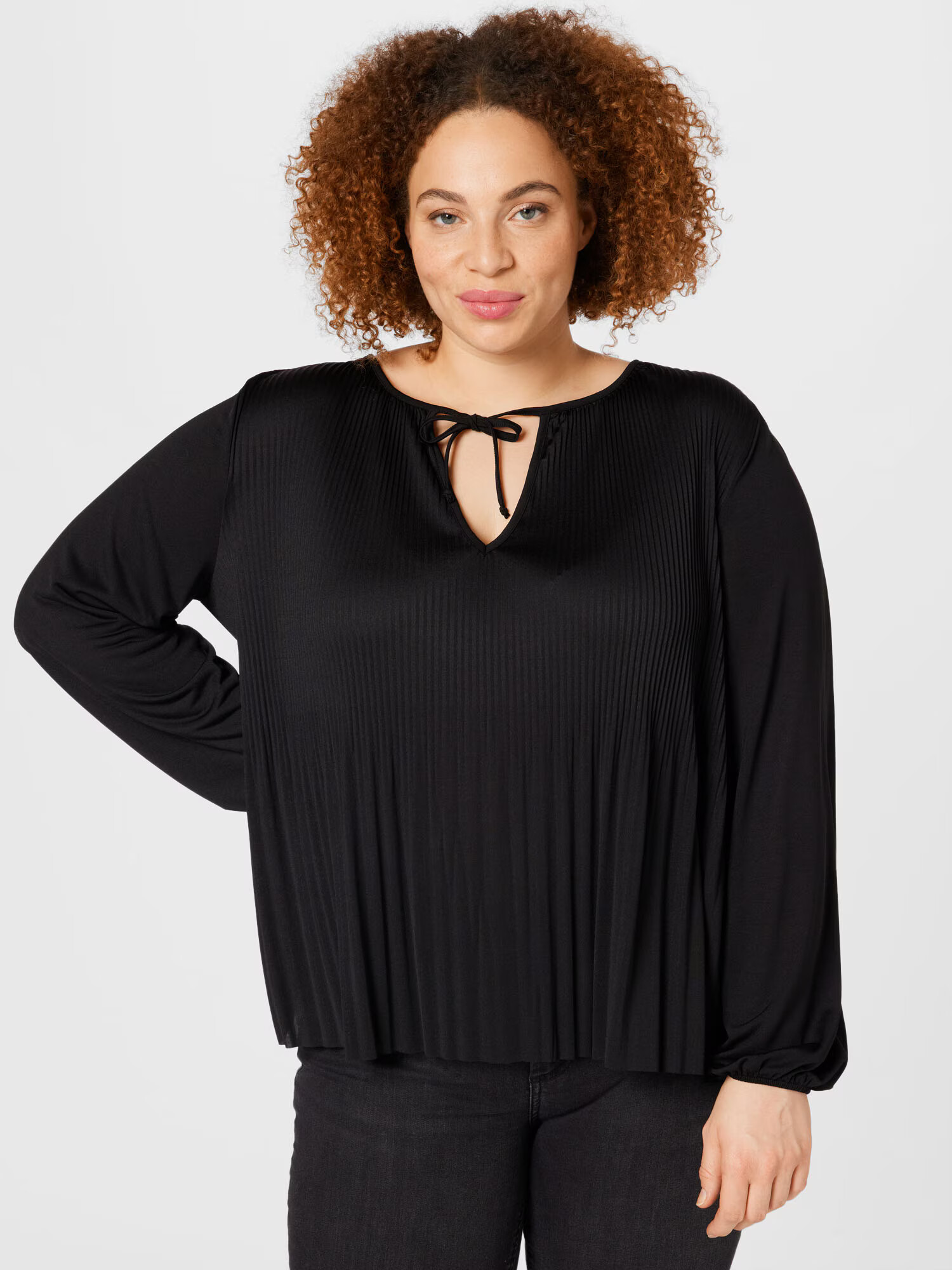 ABOUT YOU Curvy Bluza 'Suzi' črna - Pepit.si