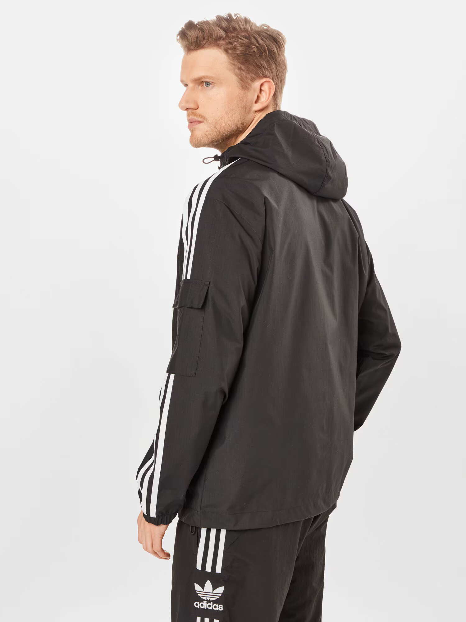 ADIDAS ORIGINALS Prehodna jakna 'Adicolor' črna / bela - Pepit.si