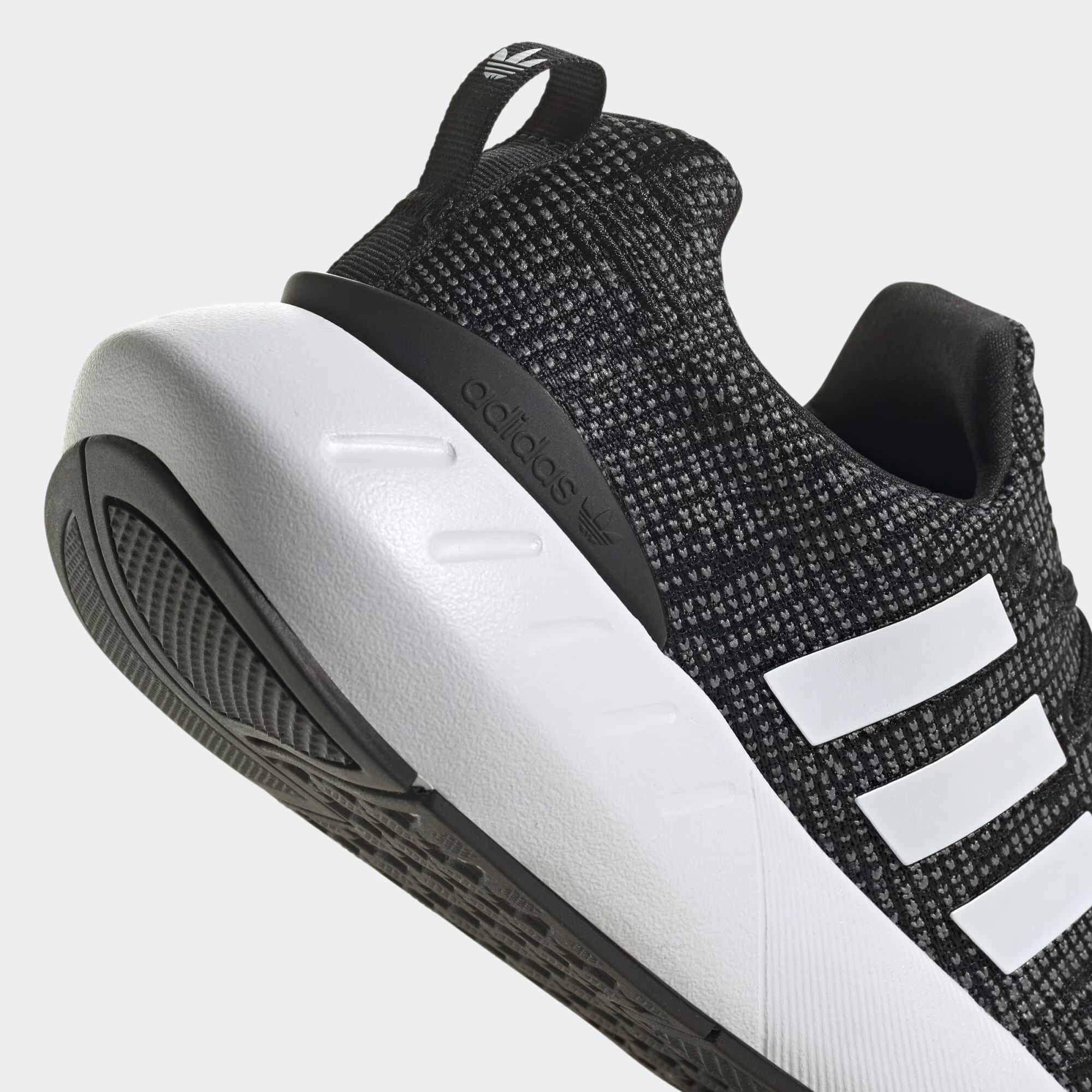 ADIDAS SPORTSWEAR Športni čevelj ' Swift Run 22 Schuh ' pegasto črna / bela - Pepit.si