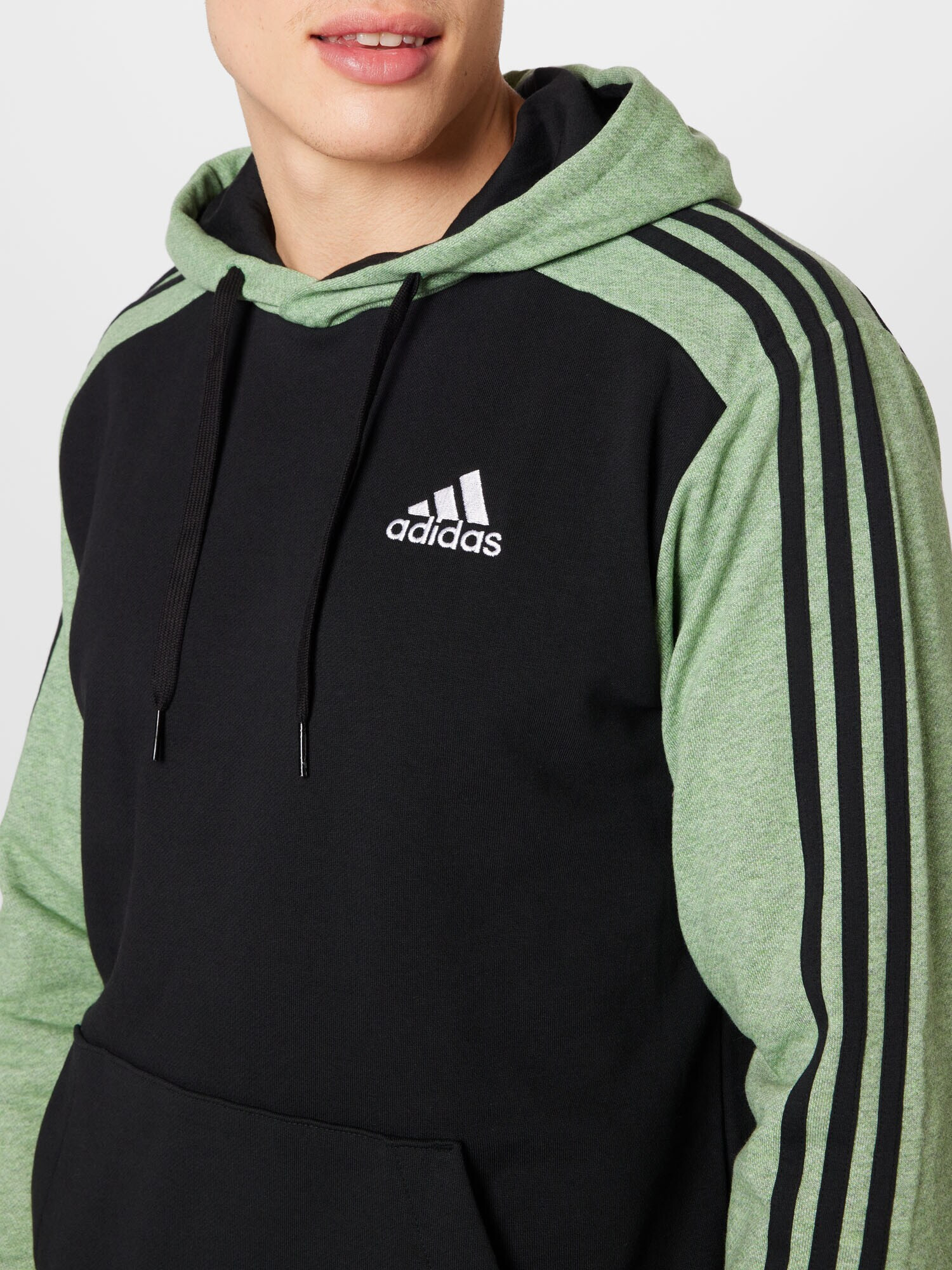 ADIDAS SPORTSWEAR Športna majica pastelno zelena / črna / bela - Pepit.si