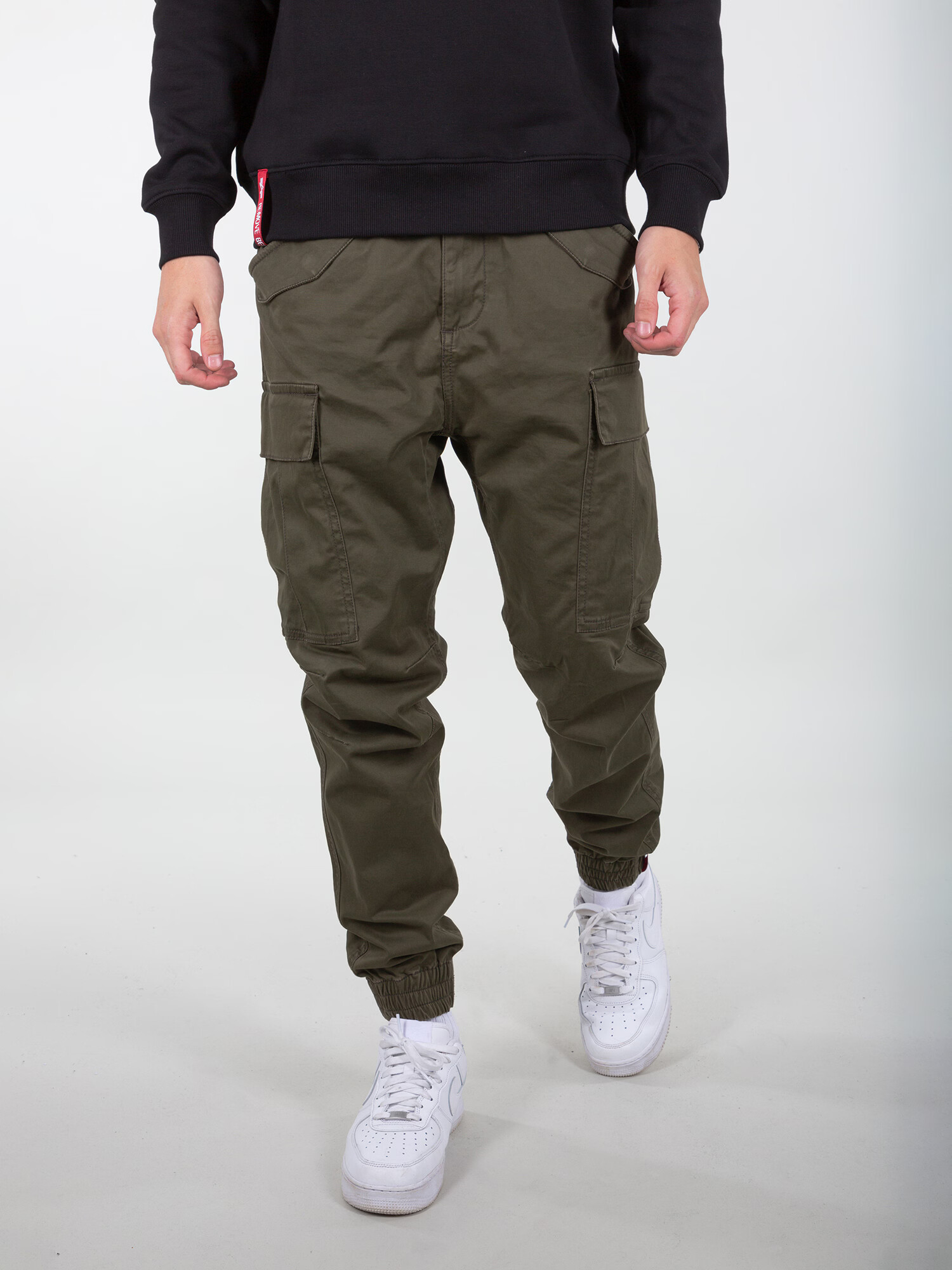 ALPHA INDUSTRIES Kargo hlače 'Airman' kaki - Pepit.si