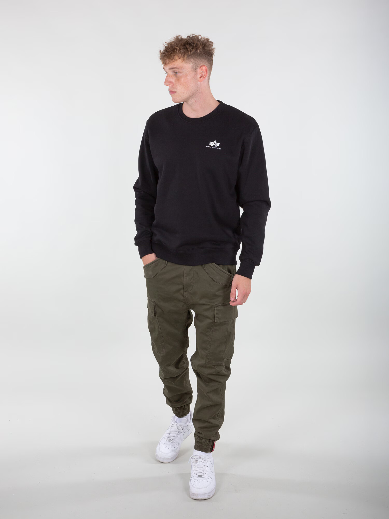 ALPHA INDUSTRIES Kargo hlače 'Airman' kaki - Pepit.si