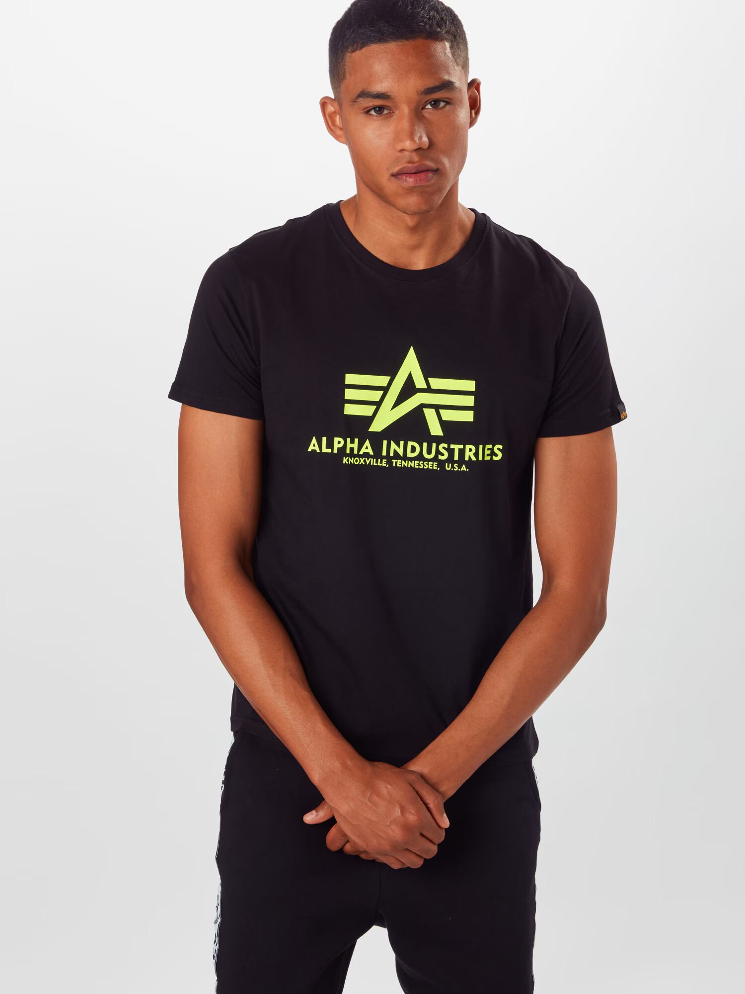 ALPHA INDUSTRIES Majica 'Basic T Neon Print' neonsko rumena / črna - Pepit.si