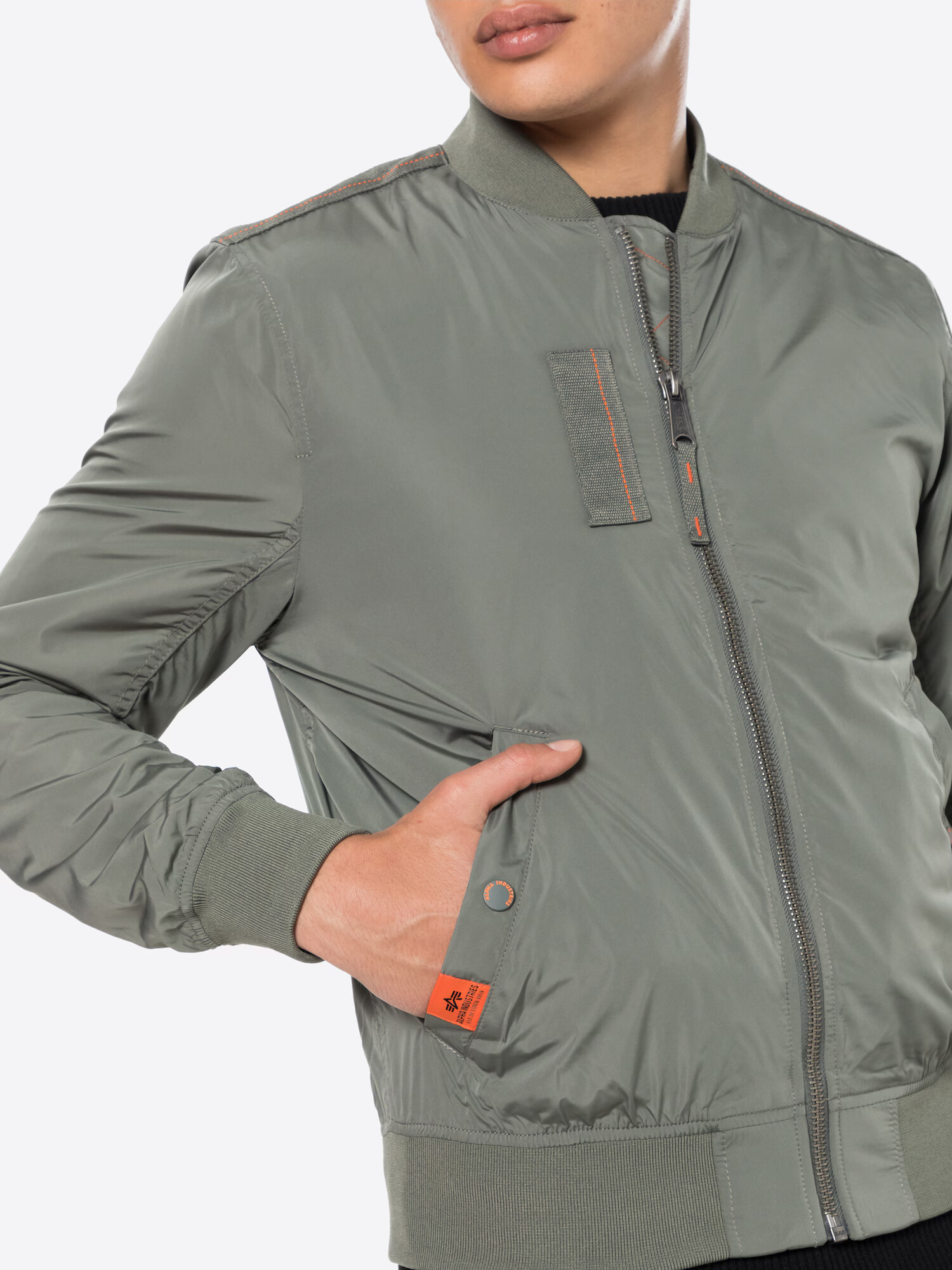 ALPHA INDUSTRIES Prehodna jakna 'MA-1 Parachute' temno zelena - Pepit.si