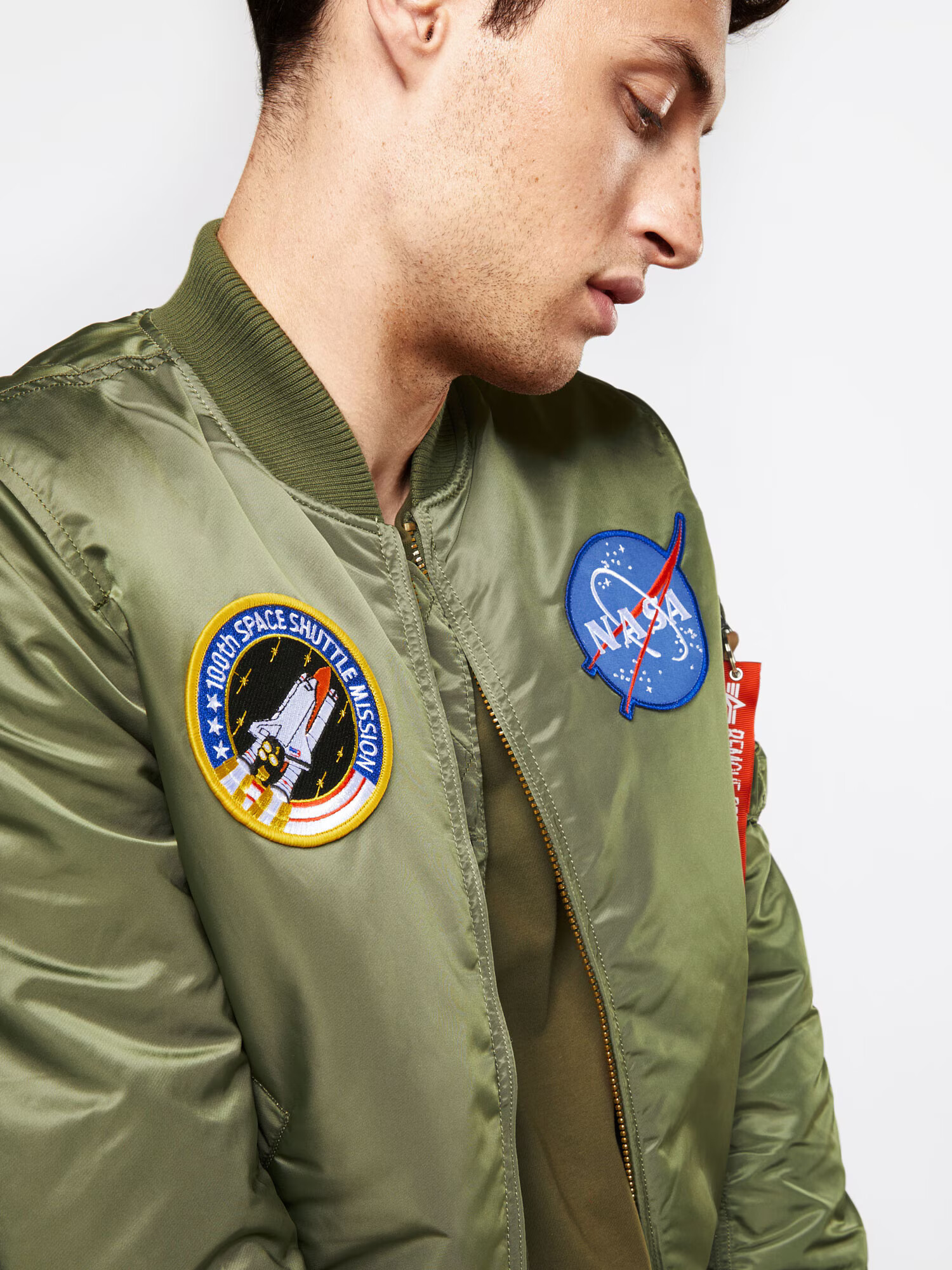 ALPHA INDUSTRIES Prehodna jakna 'MA-1 VF NASA' oliva - Pepit.si