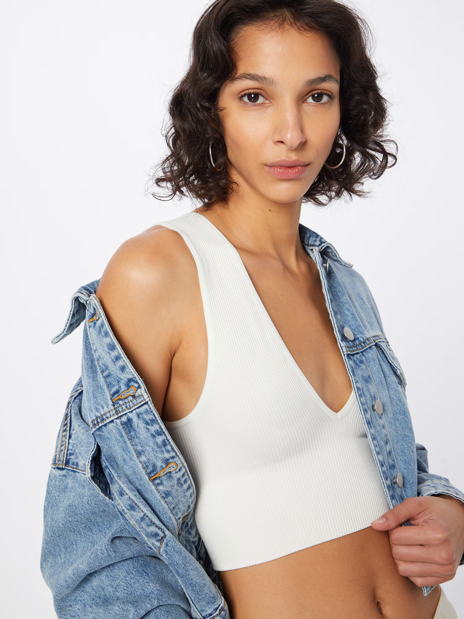 BDG Urban Outfitters Top 'Josie' bela - Pepit.si