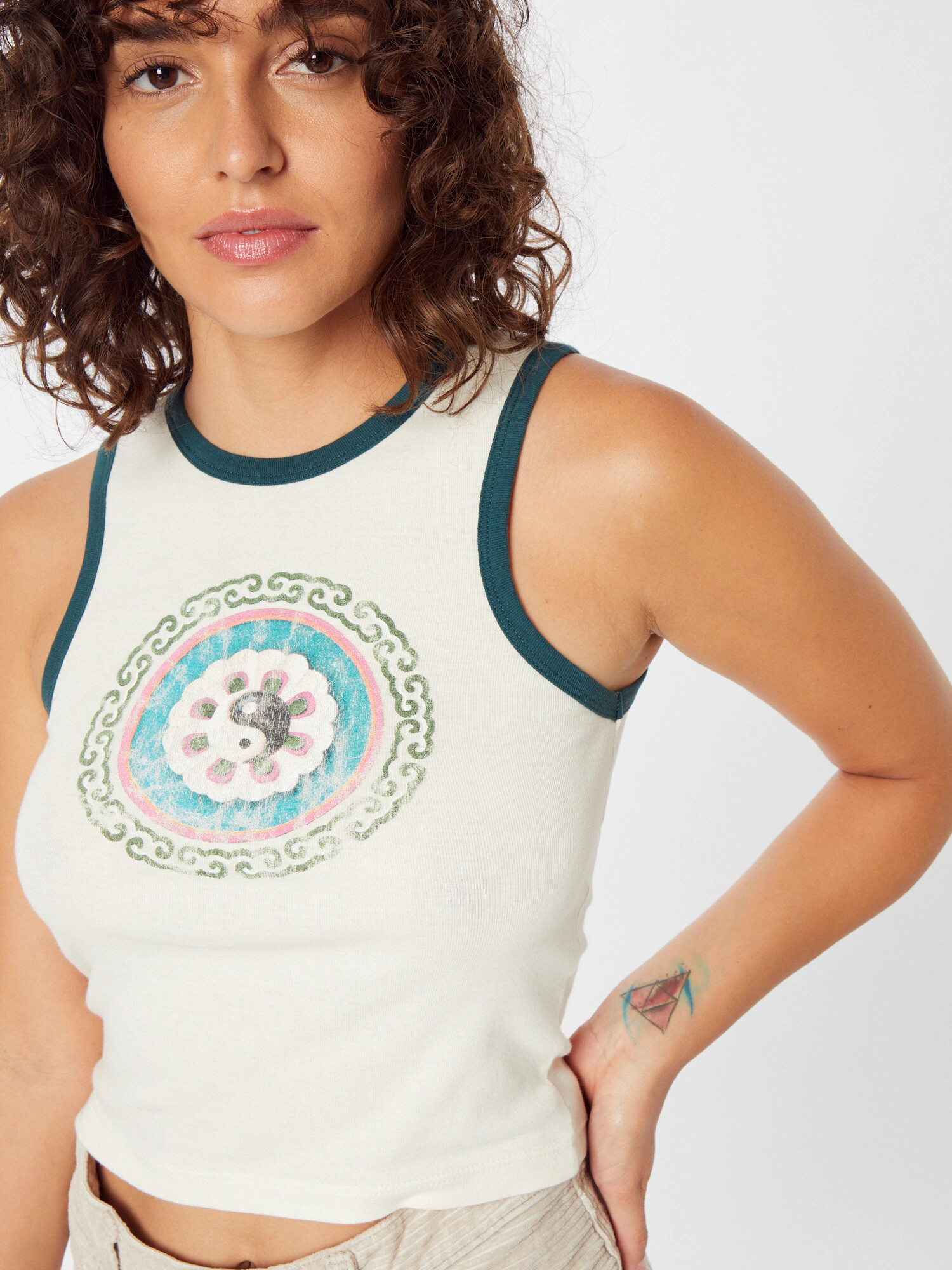 BDG Urban Outfitters Top 'YIN YANG' oliva / petrol / žad / temno roza / bela - Pepit.si