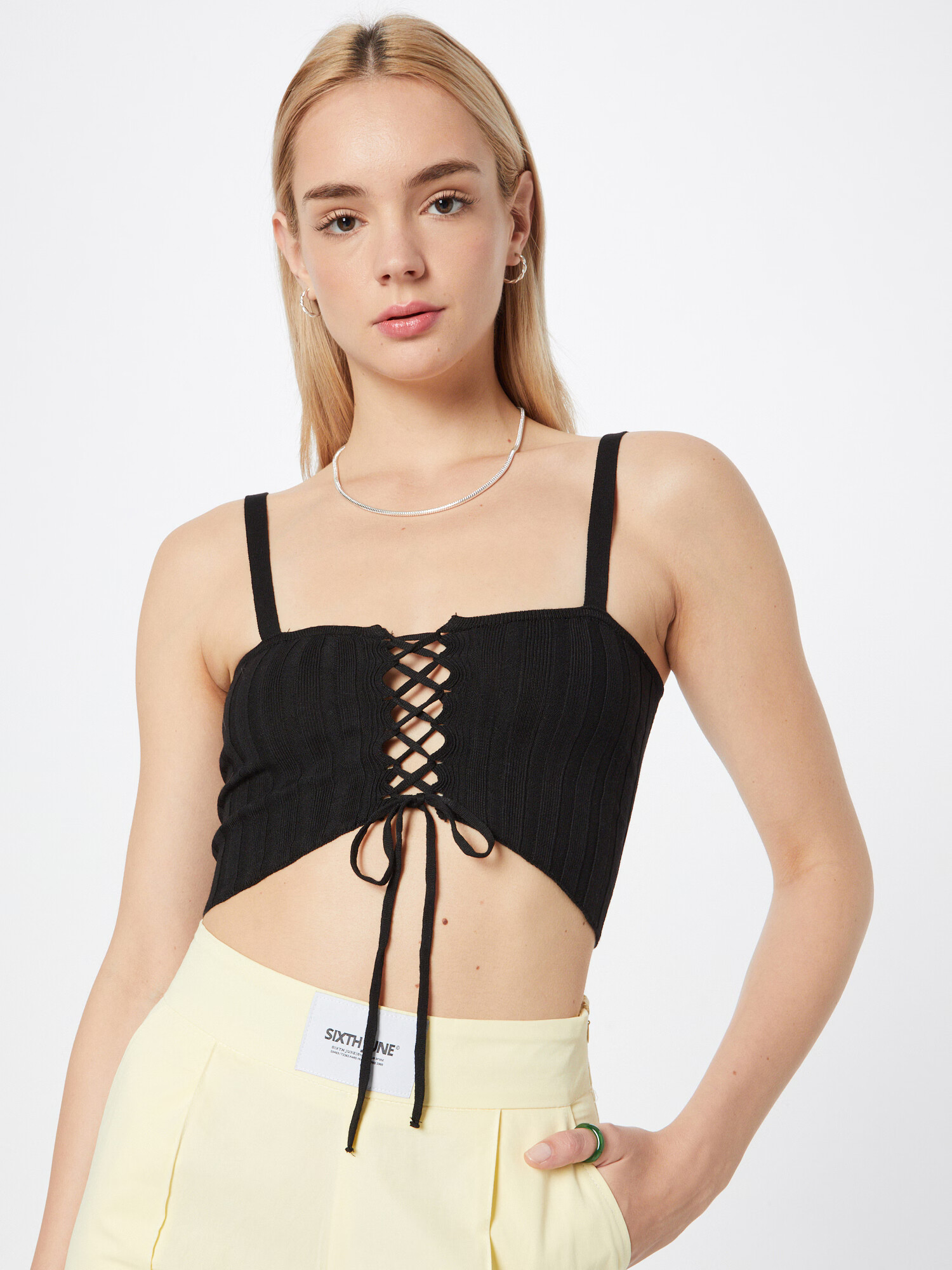 BDG Urban Outfitters Top z naramnicami črna - Pepit.si