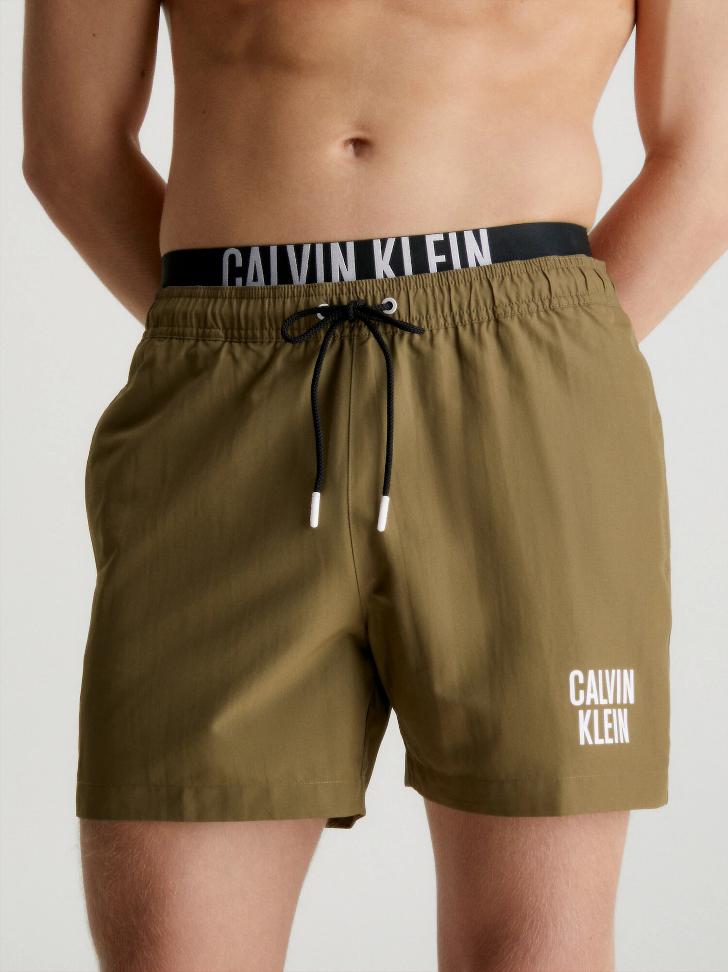 Calvin Klein Swimwear Kratke kopalne hlače oliva / črna / off-bela - Pepit.si