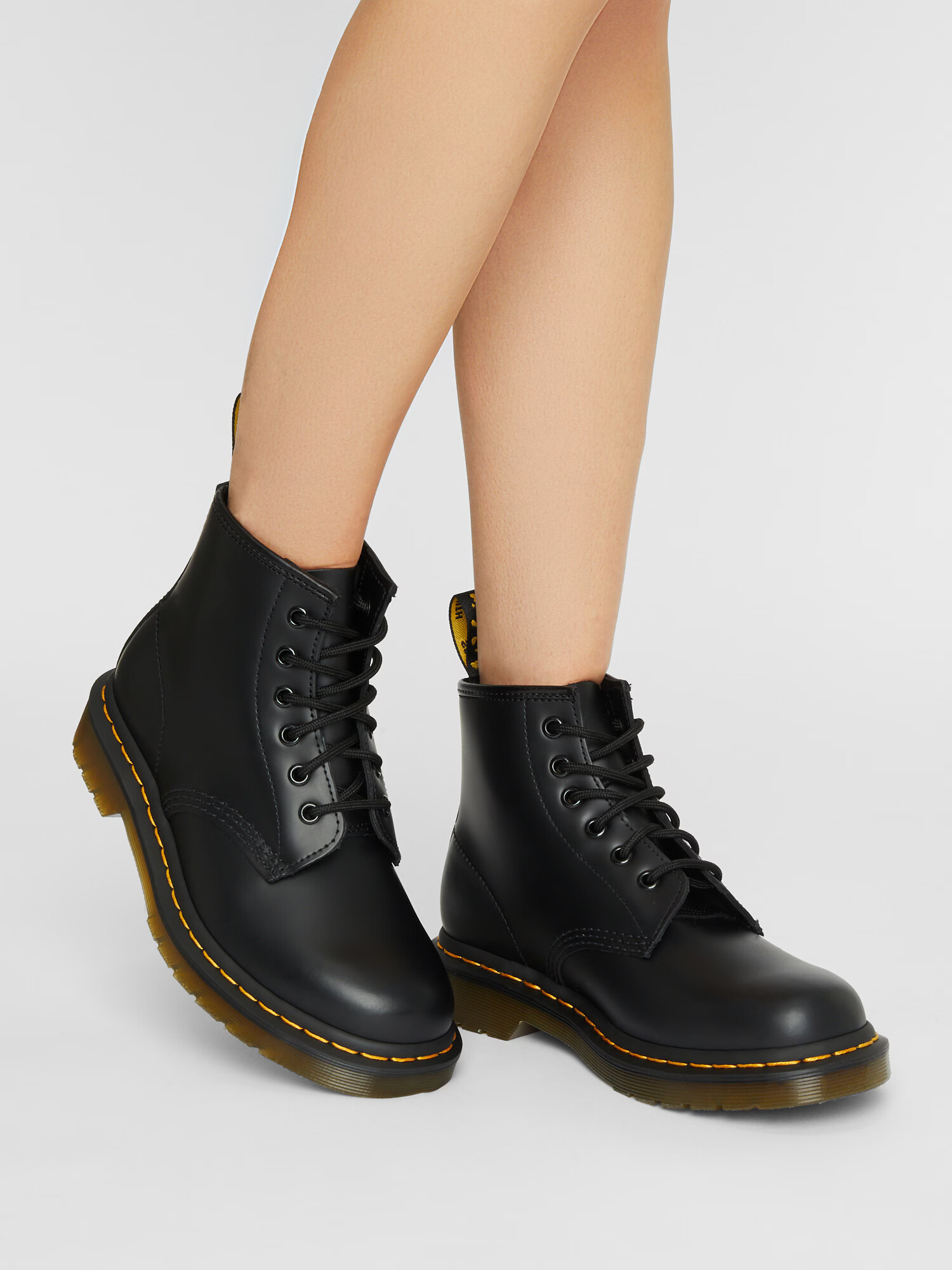 Dr. Martens Gležnarji z vezalkami črna - Pepit.si