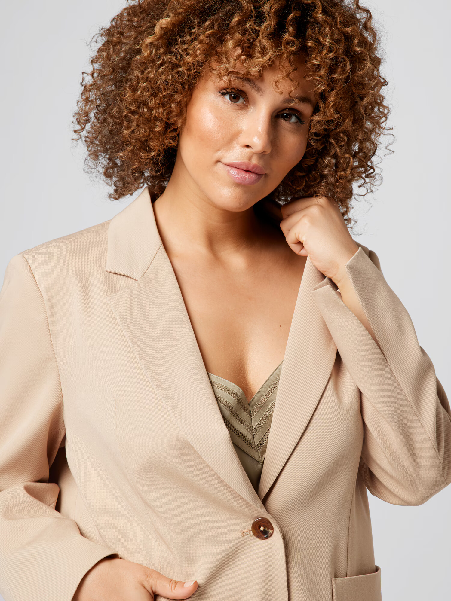 Guido Maria Kretschmer Curvy Collection Blazer ' Galina' bež - Pepit.si