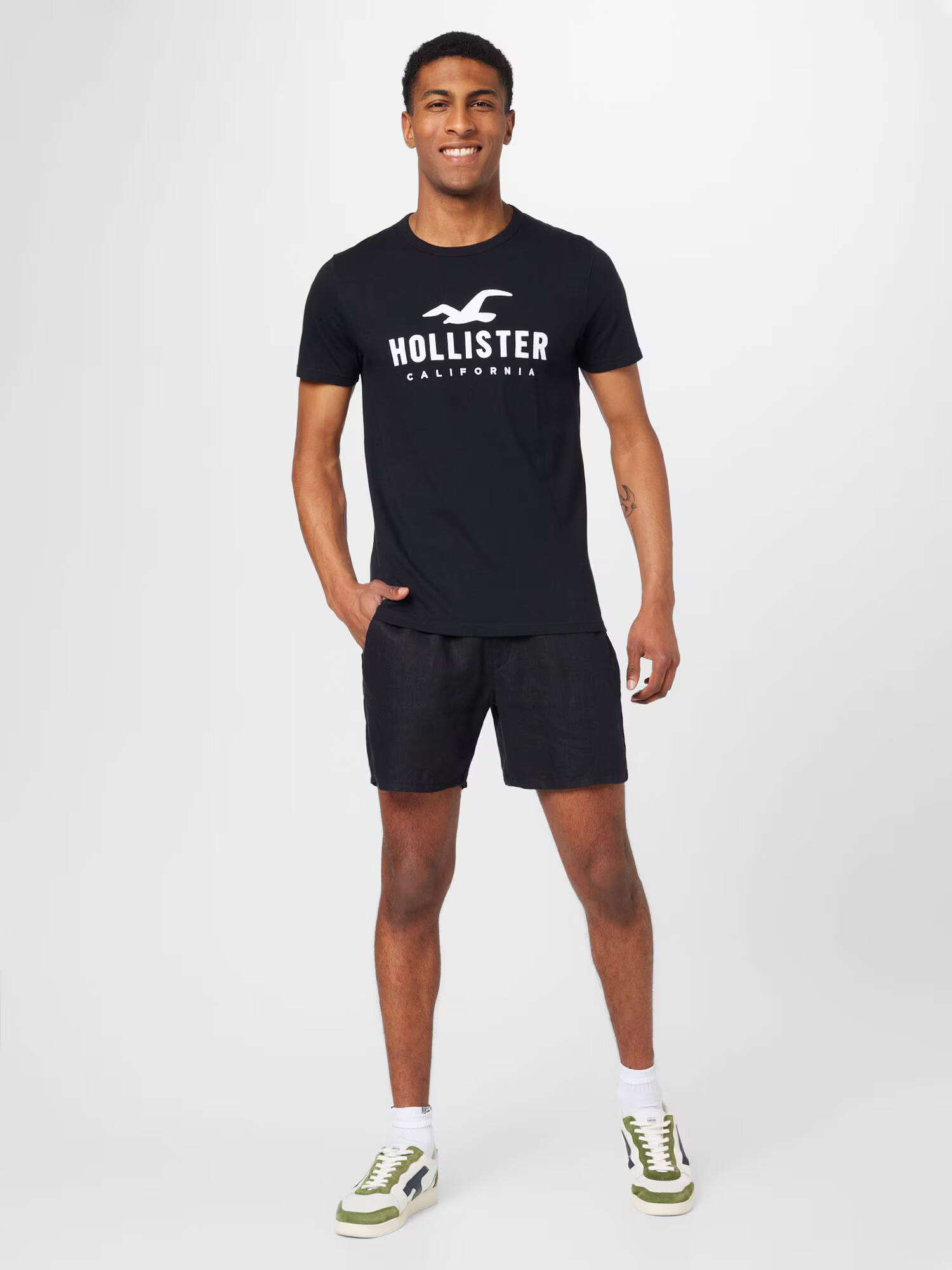 HOLLISTER Majica črna / bela - Pepit.si