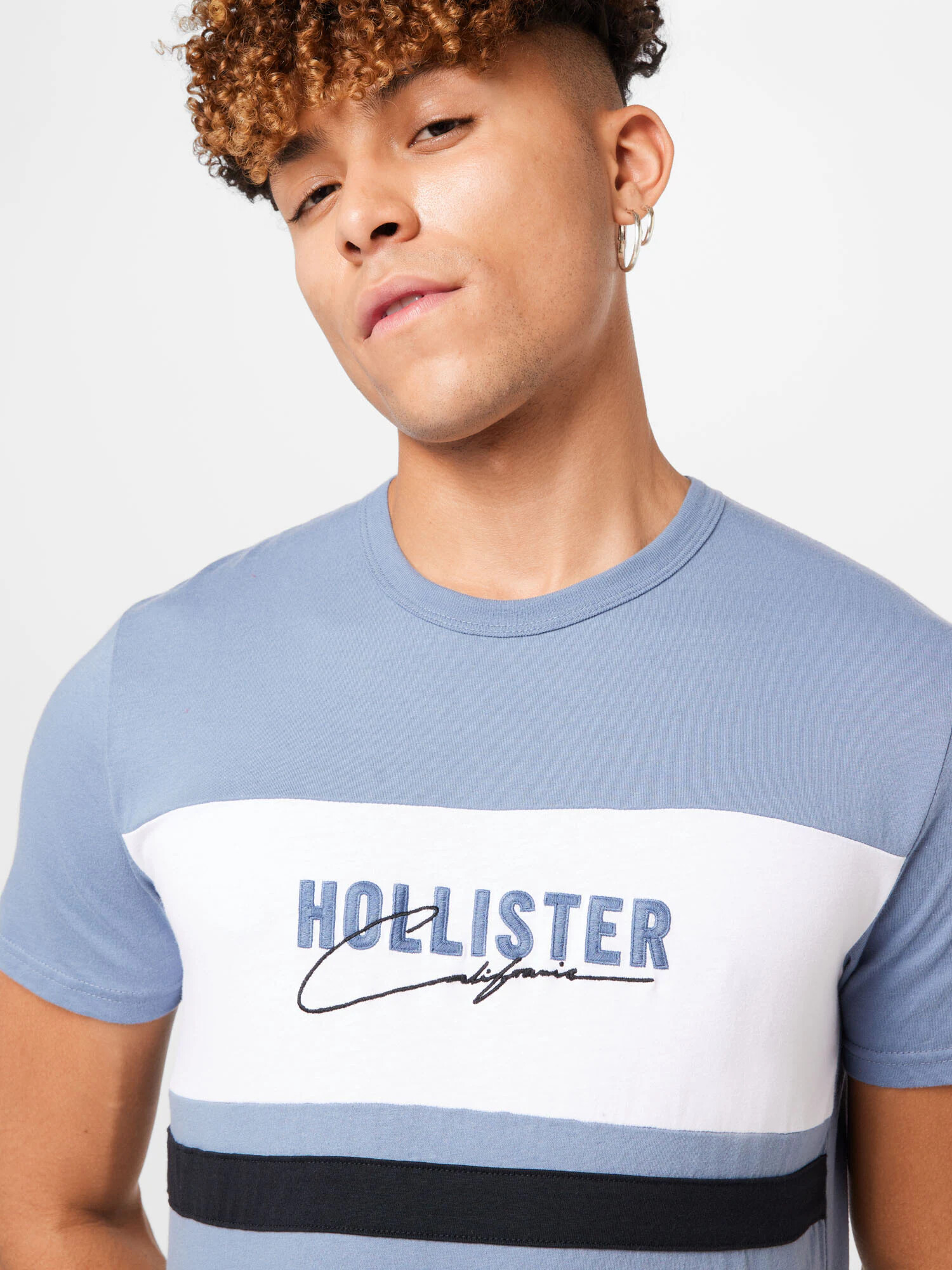 HOLLISTER Majica svetlo modra / temno modra / bela - Pepit.si