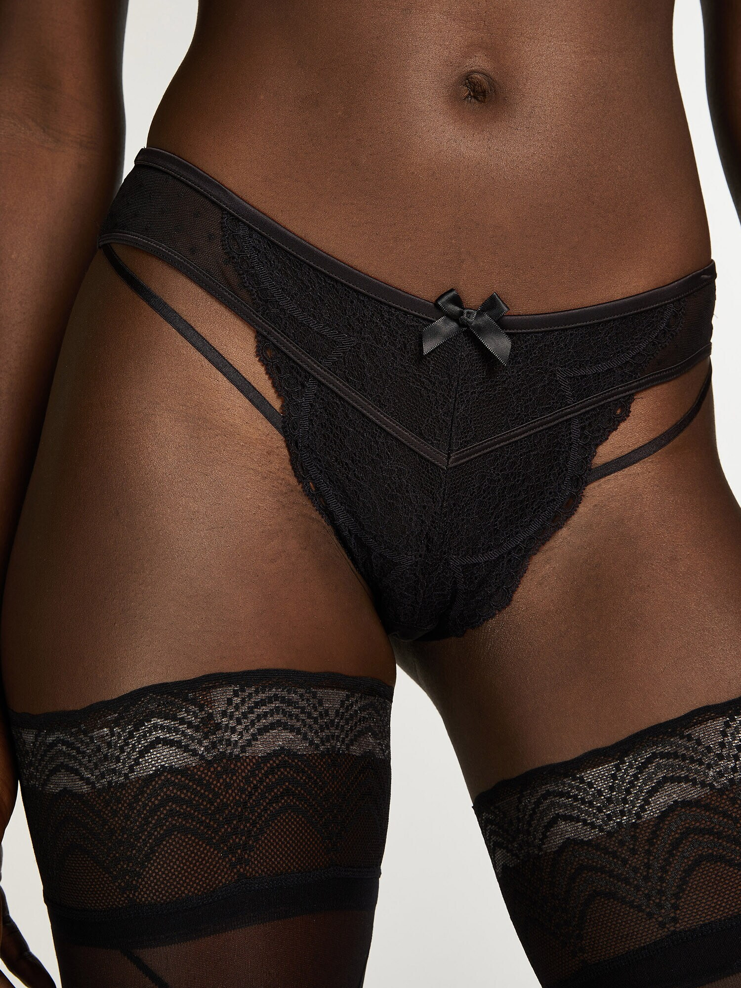 Hunkemöller Tangice 'Fleur' črna - Pepit.si