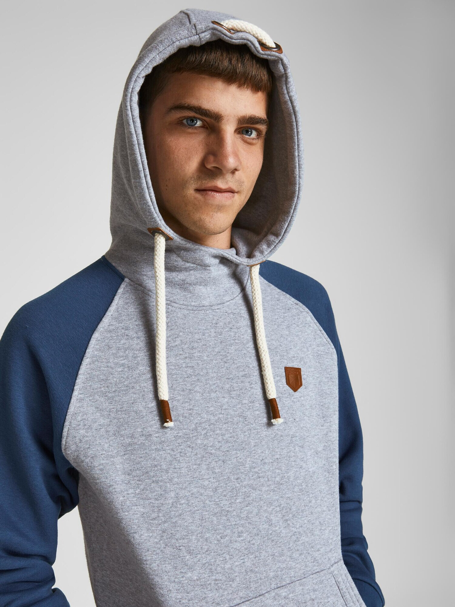 JACK & JONES Majica 'JPRBLUTOM' svetlo siva - Pepit.si