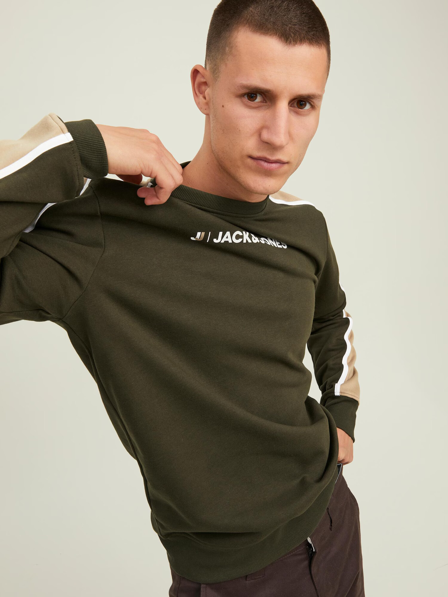 JACK & JONES Majica 'Logan' oliva / bela - Pepit.si