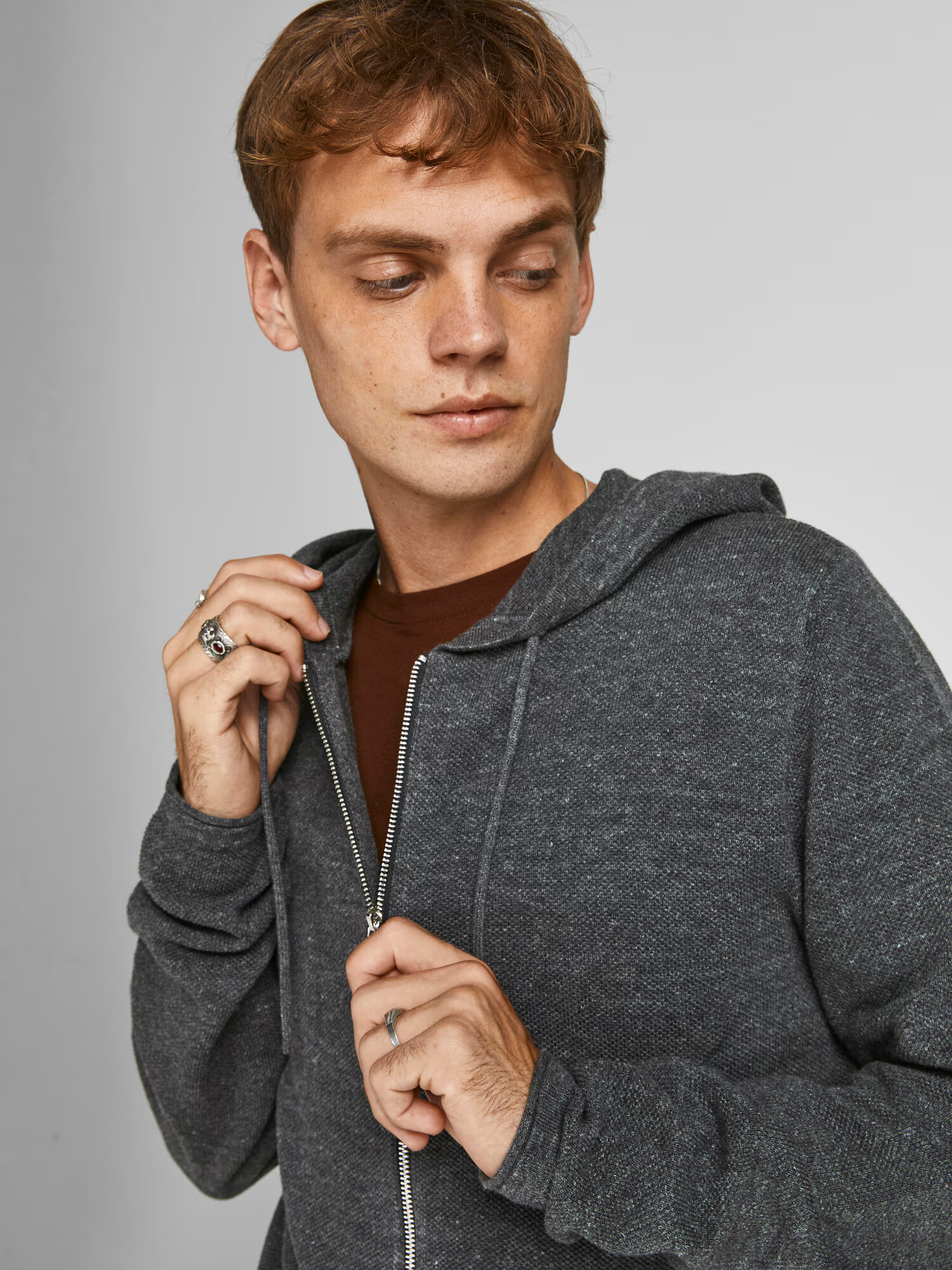 JACK & JONES Pletena jopa pegasto siva - Pepit.si