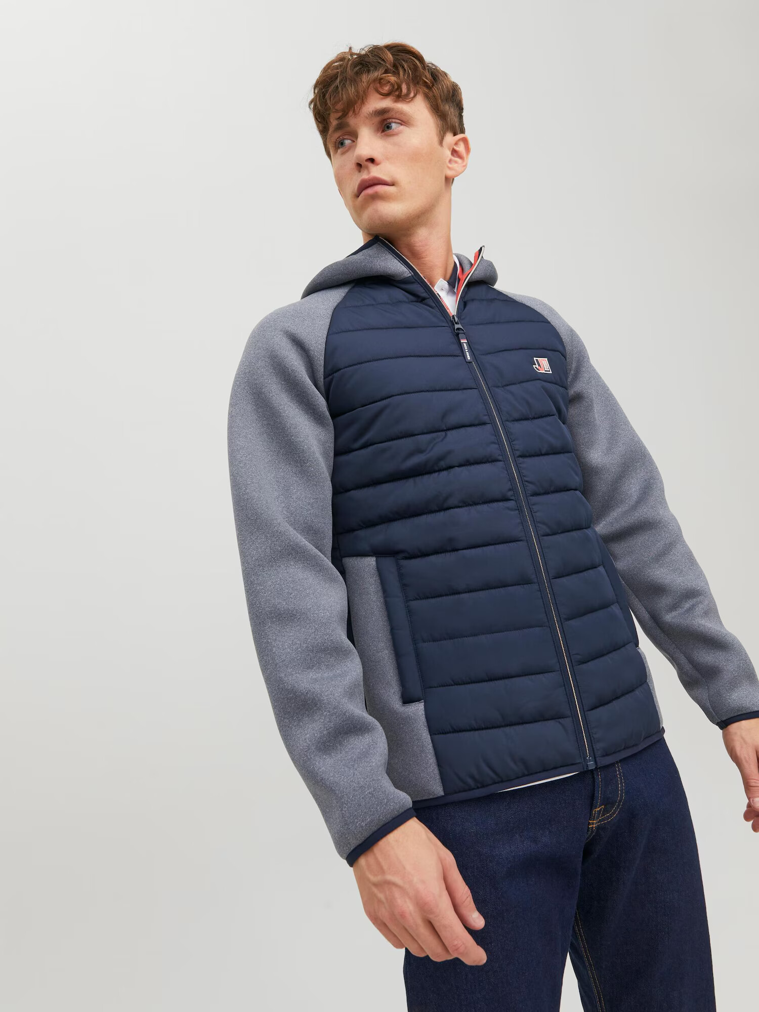 JACK & JONES Prehodna jakna 'Logan' mornarska / progasto modra / rdeča / bela - Pepit.si