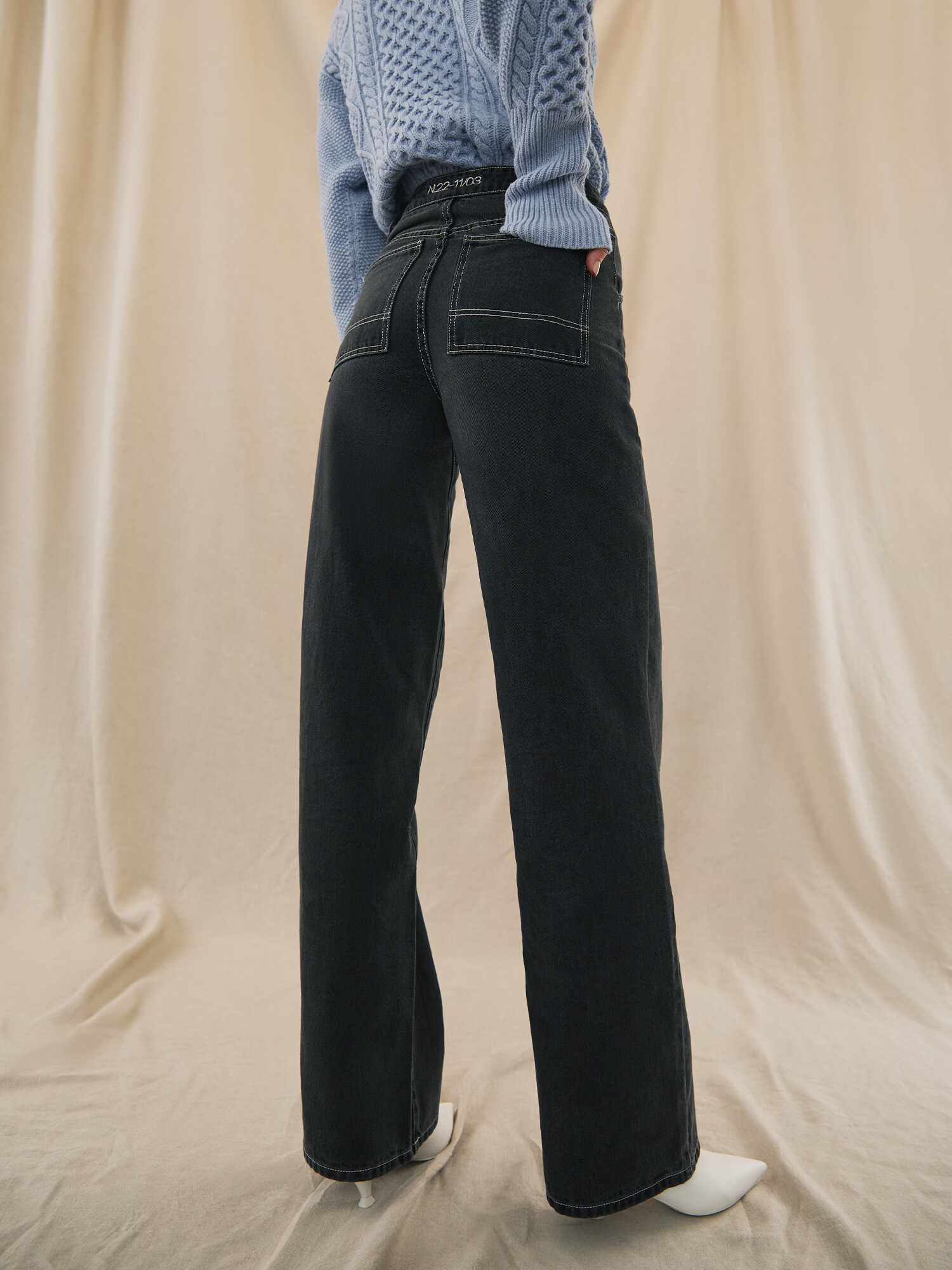 Kendall for ABOUT YOU Kavbojke 'Ella' siv denim - Pepit.si