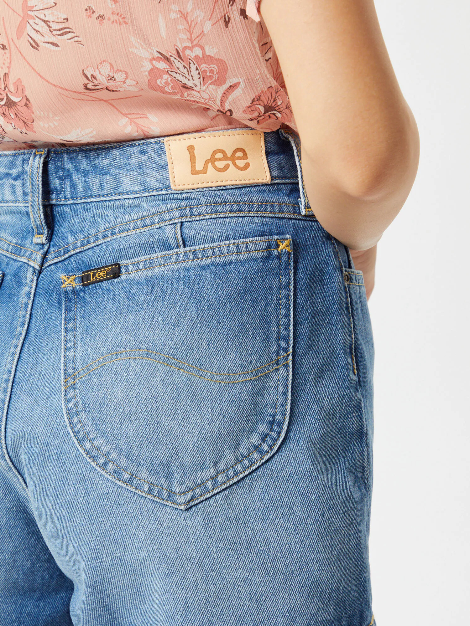 Lee Kavbojke 'Thelma Short' moder denim - Pepit.si