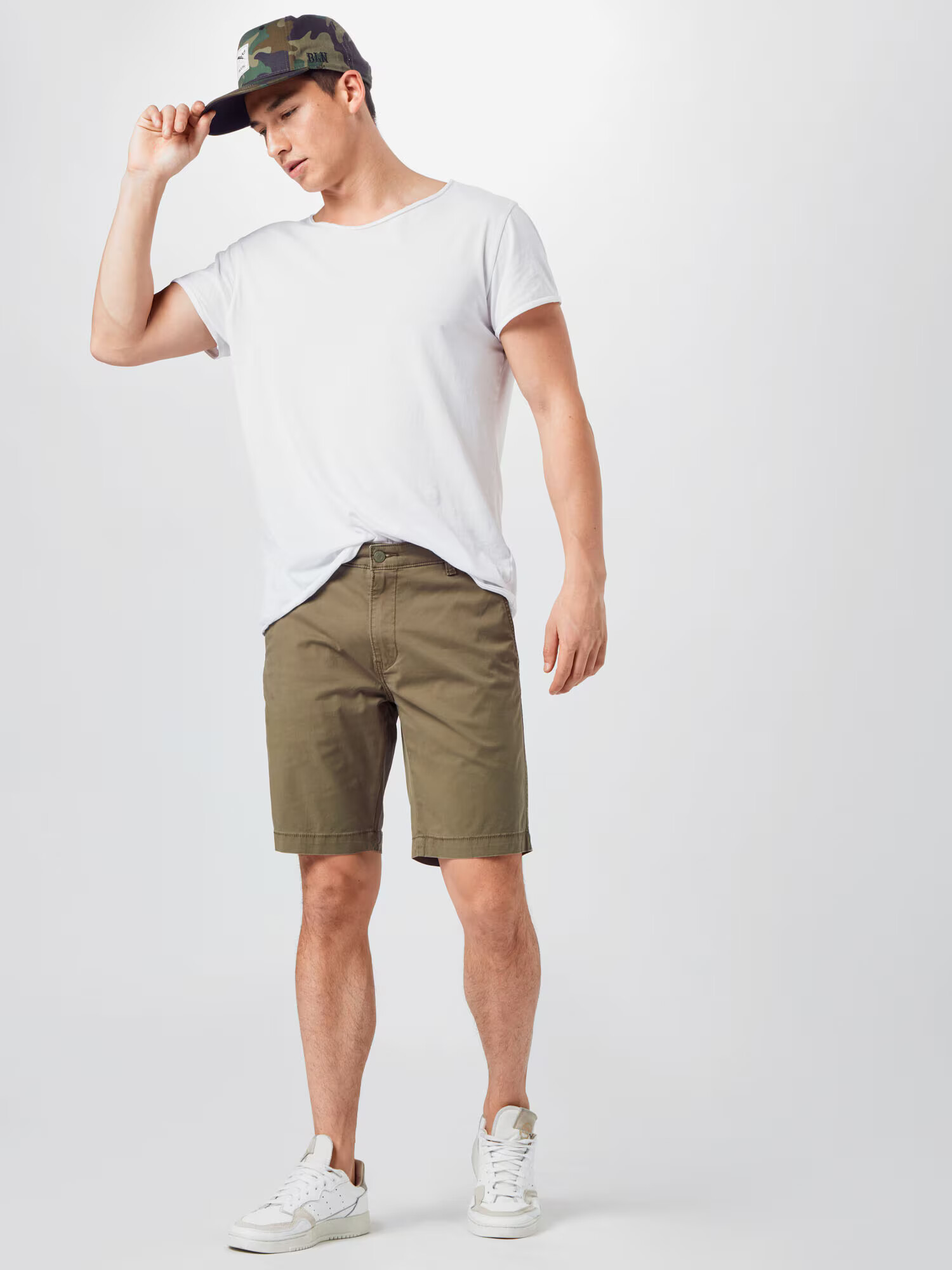 LEVI'S Chino hlače 'XX CHINO TAPER SHORT II GREENS' kaki - Pepit.si