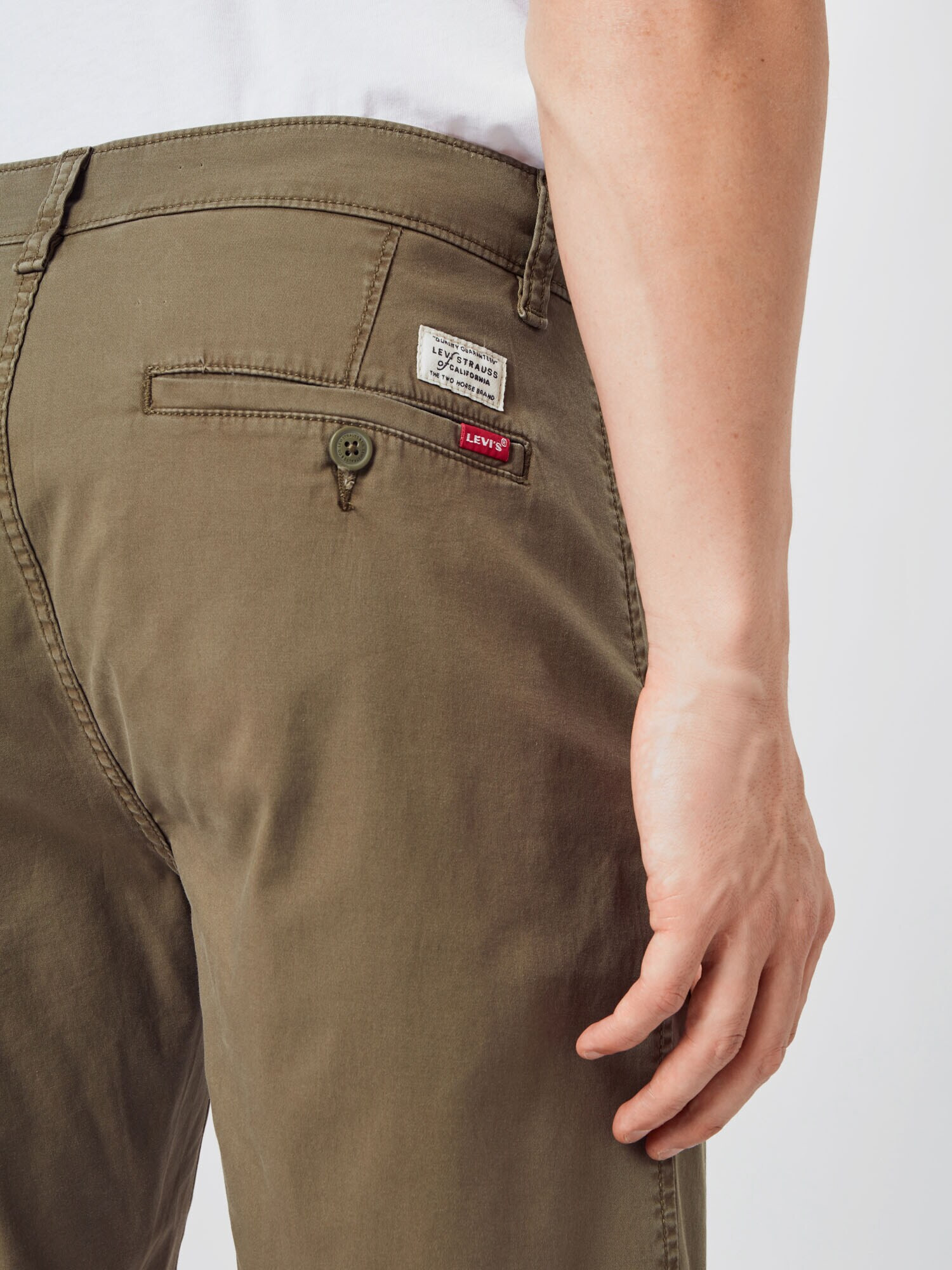 LEVI'S Chino hlače 'XX CHINO TAPER SHORT II GREENS' kaki - Pepit.si