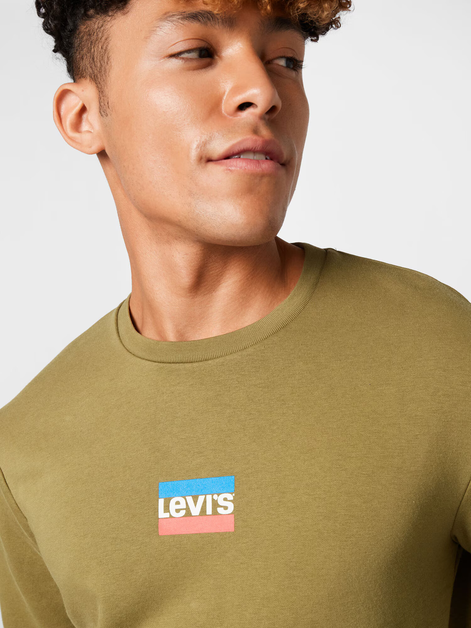 LEVI'S Majica 'STANDARD GRAPHIC CREW MULTI-COLOR' azur / oliva / rdeča / bela - Pepit.si