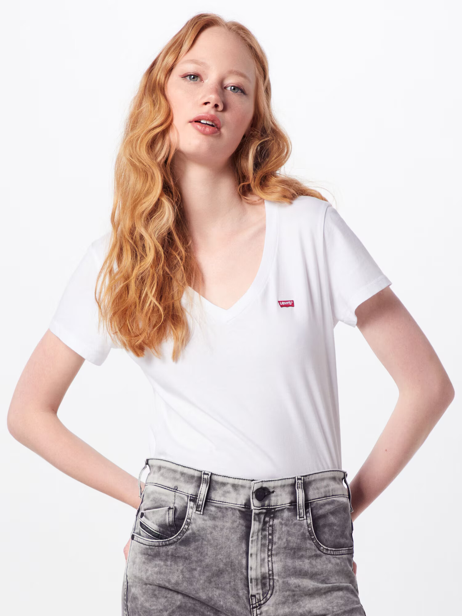 LEVI'S Majica 'PERFECT VNECK NEUTRALS' rdeča / bela - Pepit.si