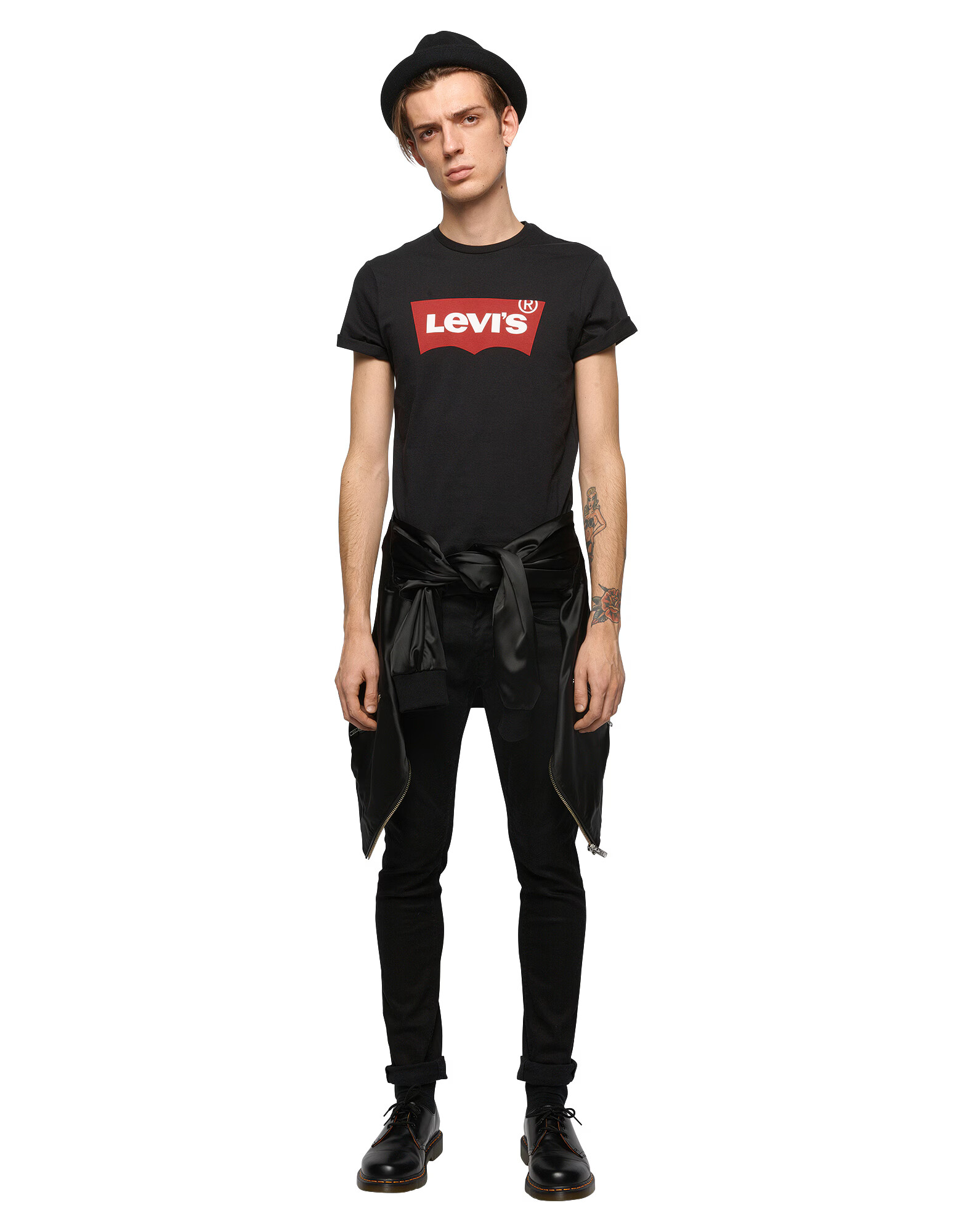 LEVI'S Majica 'GRAPHIC SET-IN NECK BLACKS' rdeča / črna - Pepit.si