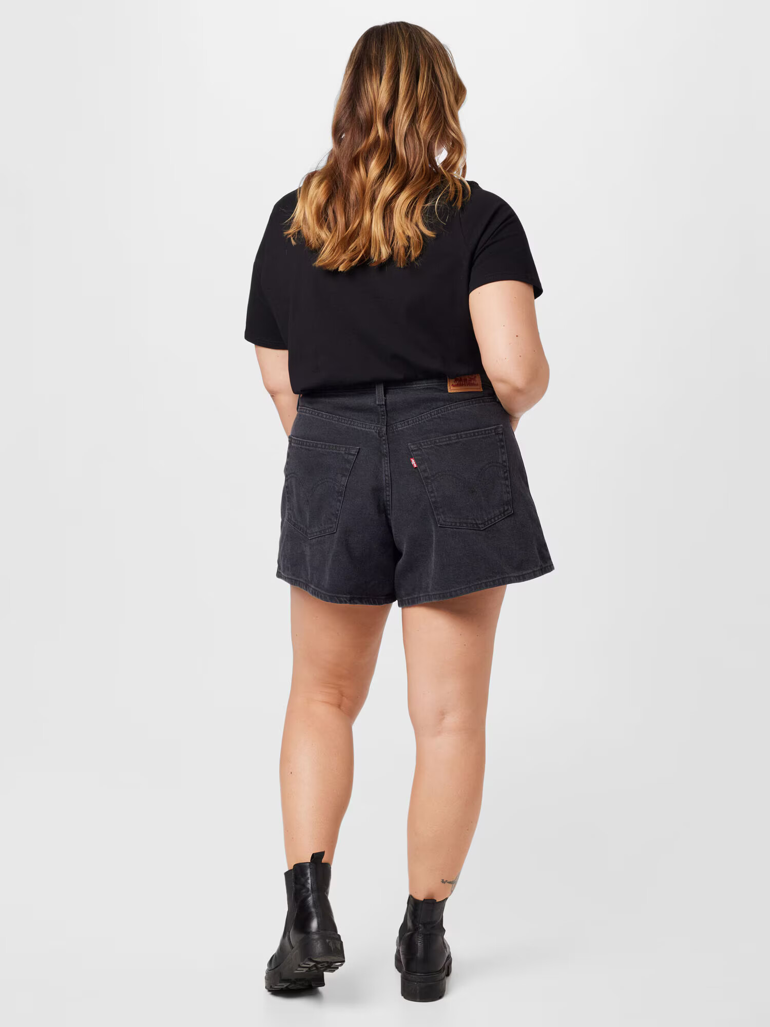 Levi's® Plus Kavbojke 'PLUS HW MOM SHORT LIGHT INDIGO - WORN IN' črn denim - Pepit.si