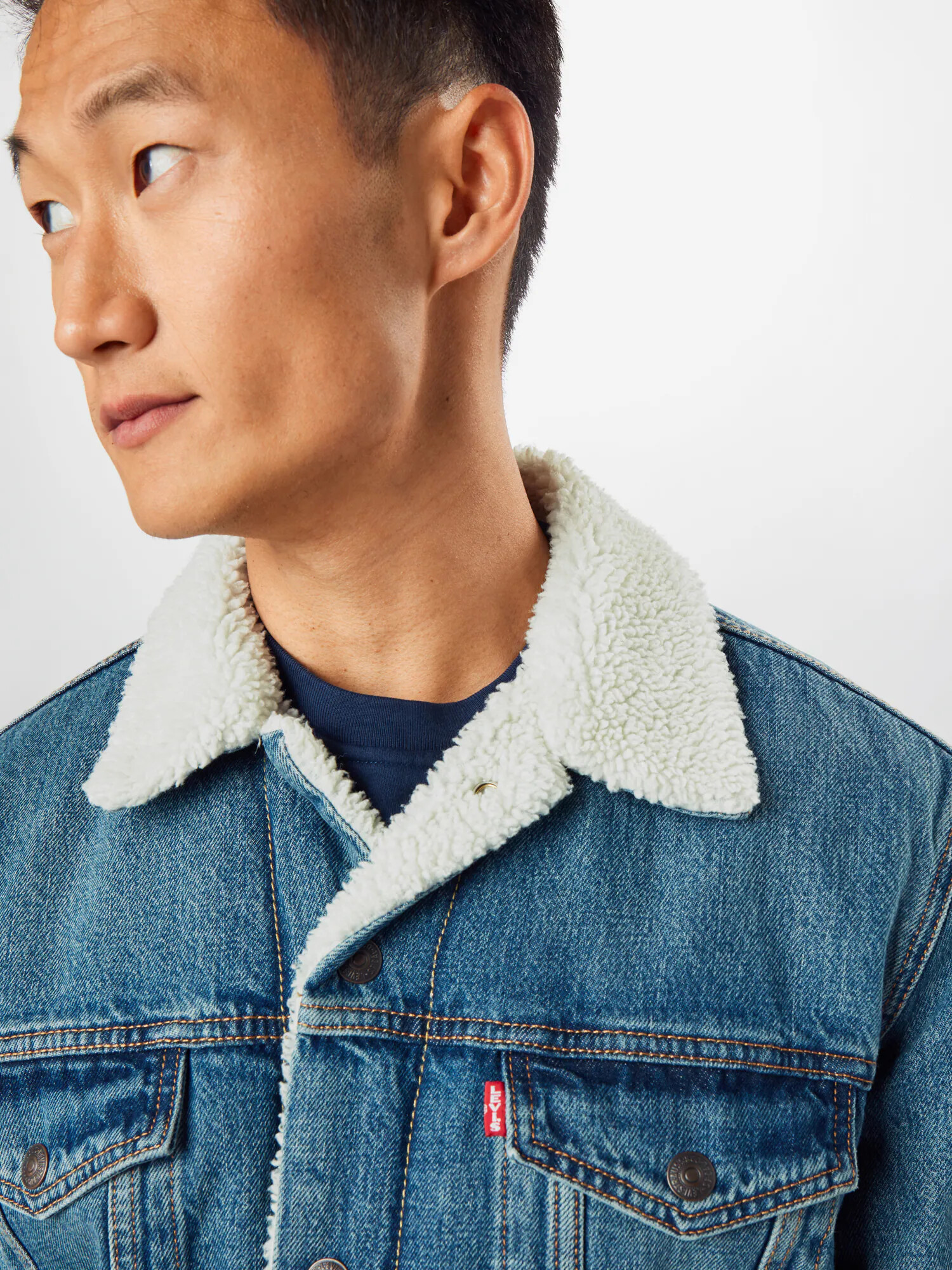 LEVI'S Prehodna jakna 'TYPE 3 SHERPA TRUCKER MED INDIGO - WORN IN' moder denim / bela - Pepit.si