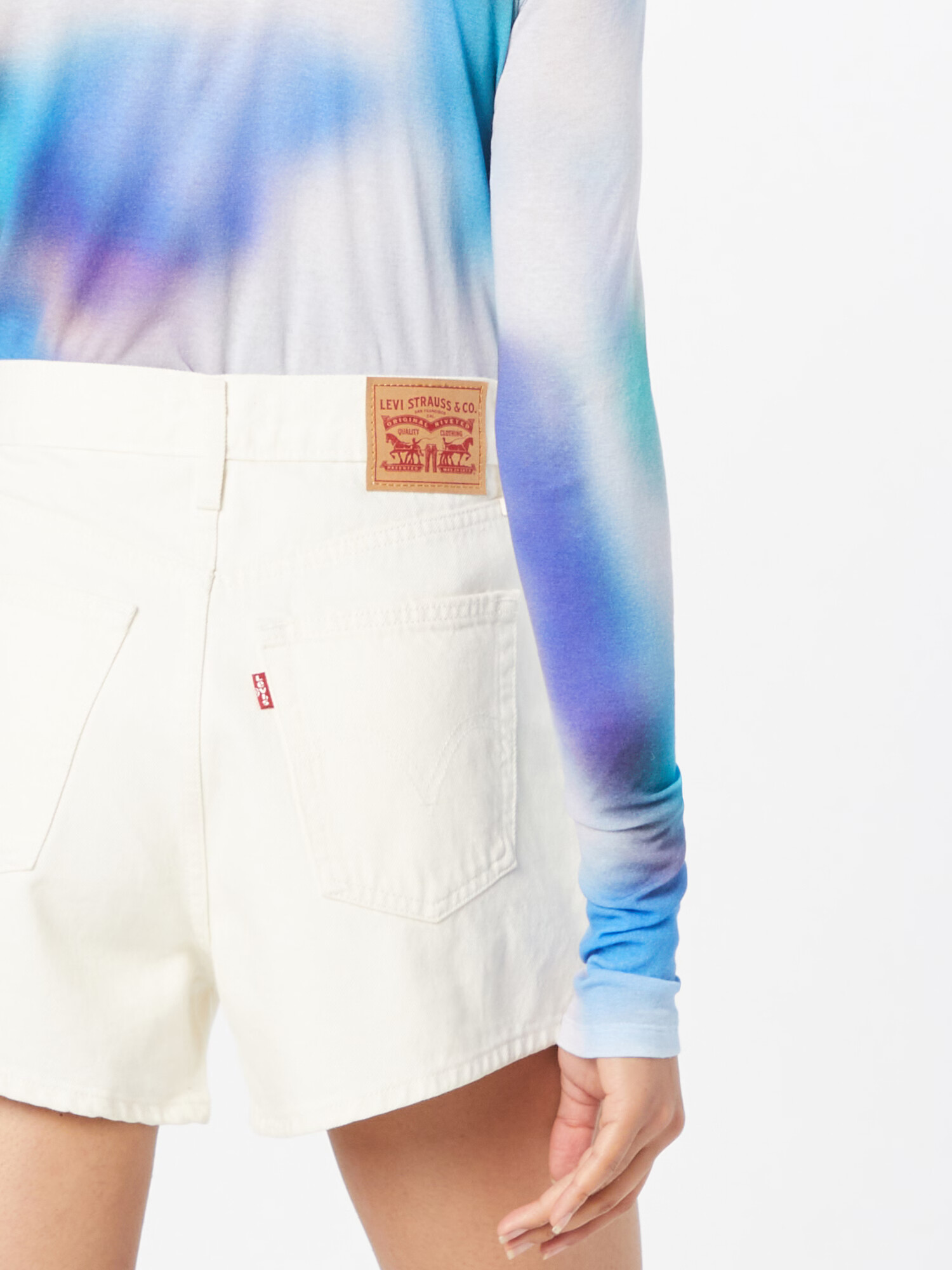 LEVI'S Kavbojke 'HIGH WAISTED MOM SHORT' bel denim - Pepit.si