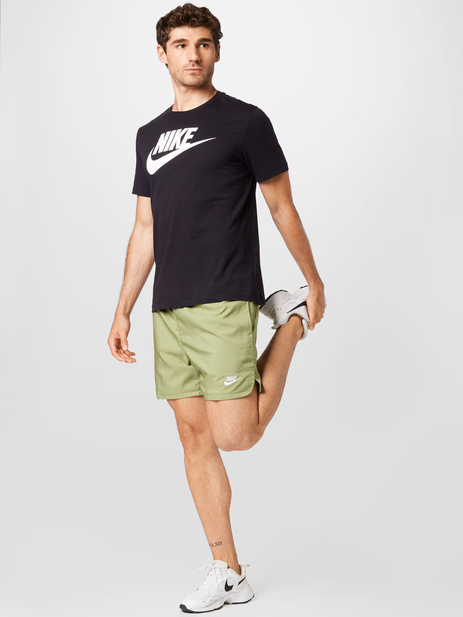 Nike Sportswear Hlače oliva / bela - Pepit.si