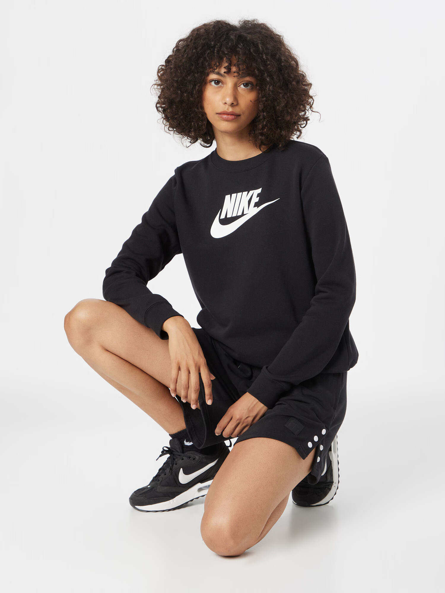 Nike Sportswear Majica črna / bela - Pepit.si