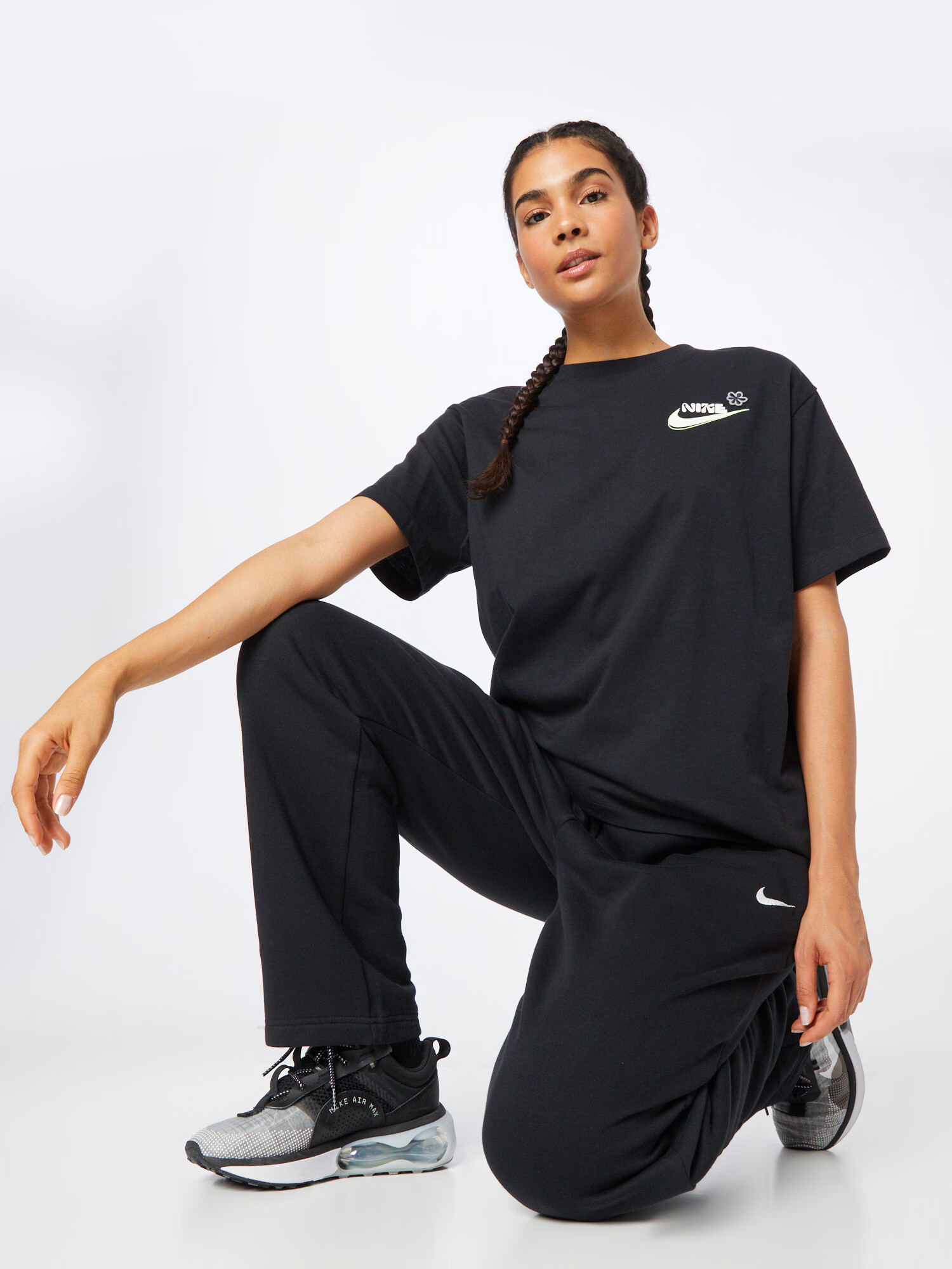 Nike Sportswear Majica črna / bela - Pepit.si