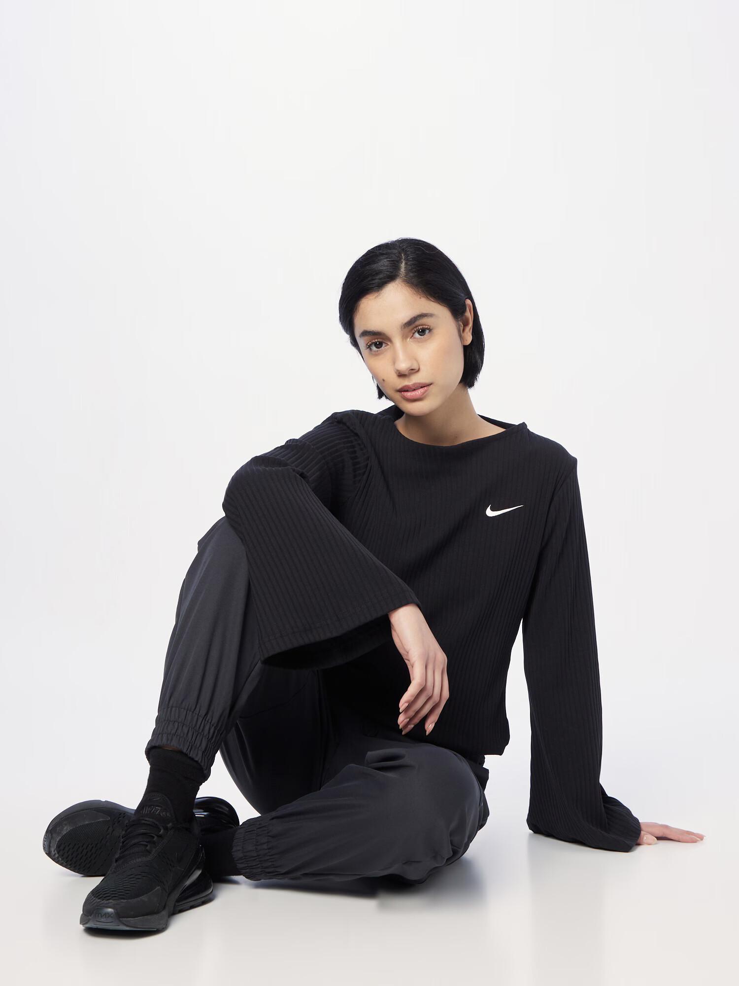 Nike Sportswear Majica črna / bela - Pepit.si