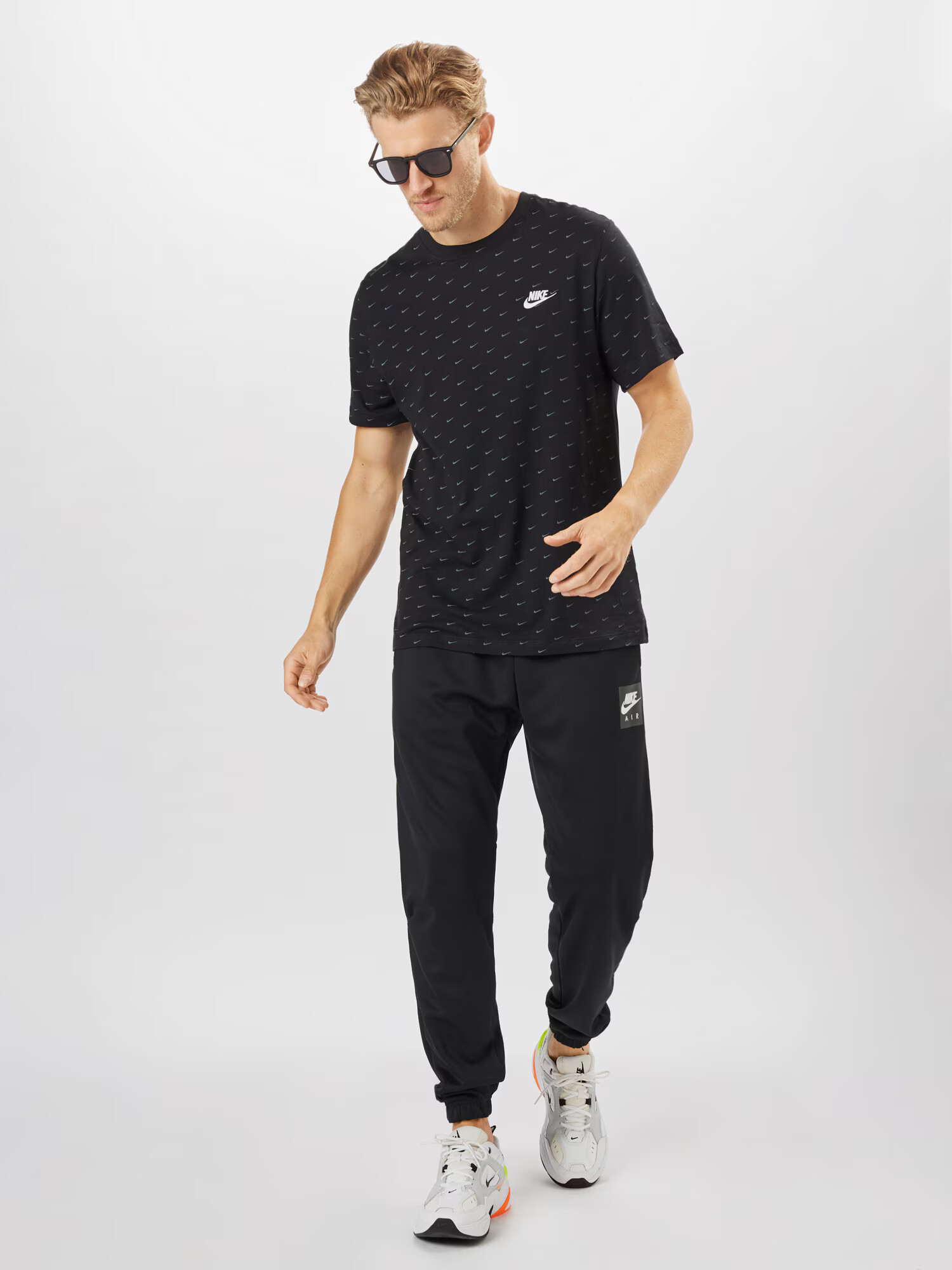 Nike Sportswear Majica črna / bela - Pepit.si