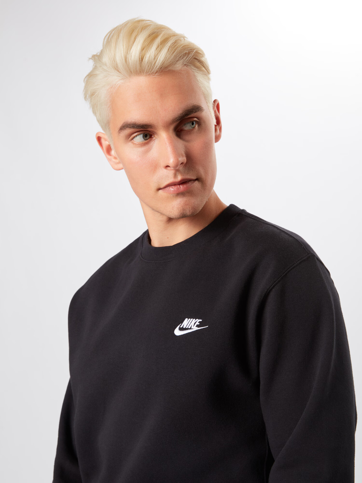 Nike Sportswear Majica črna / bela - Pepit.si