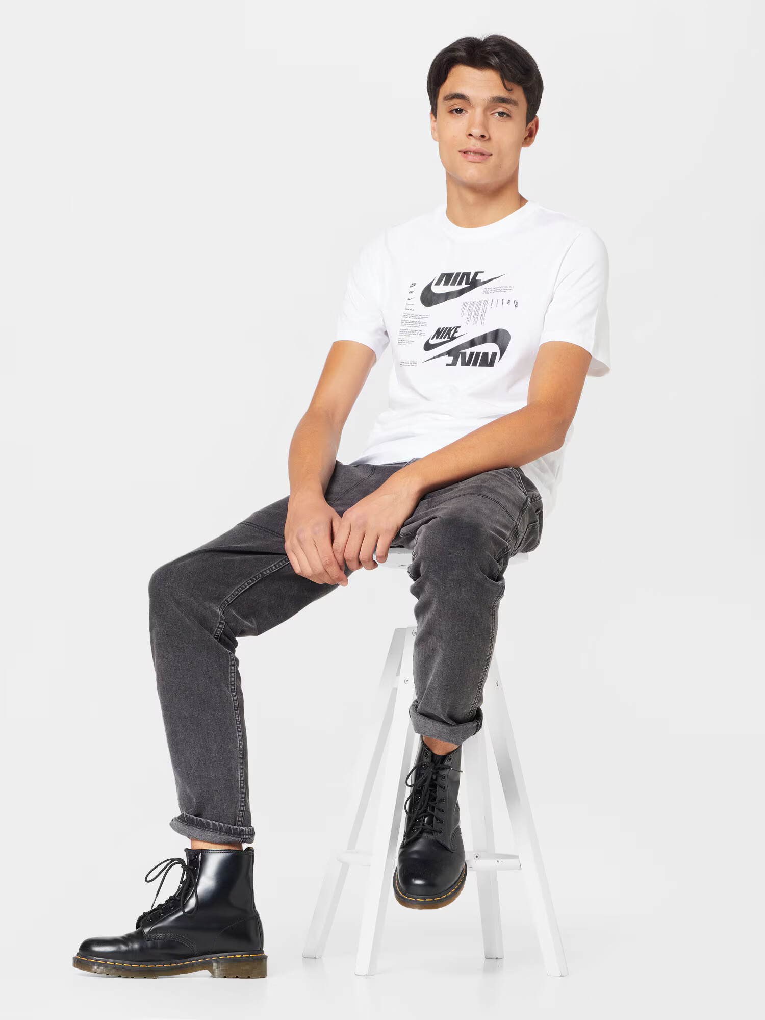 Nike Sportswear Majica črna / off-bela - Pepit.si