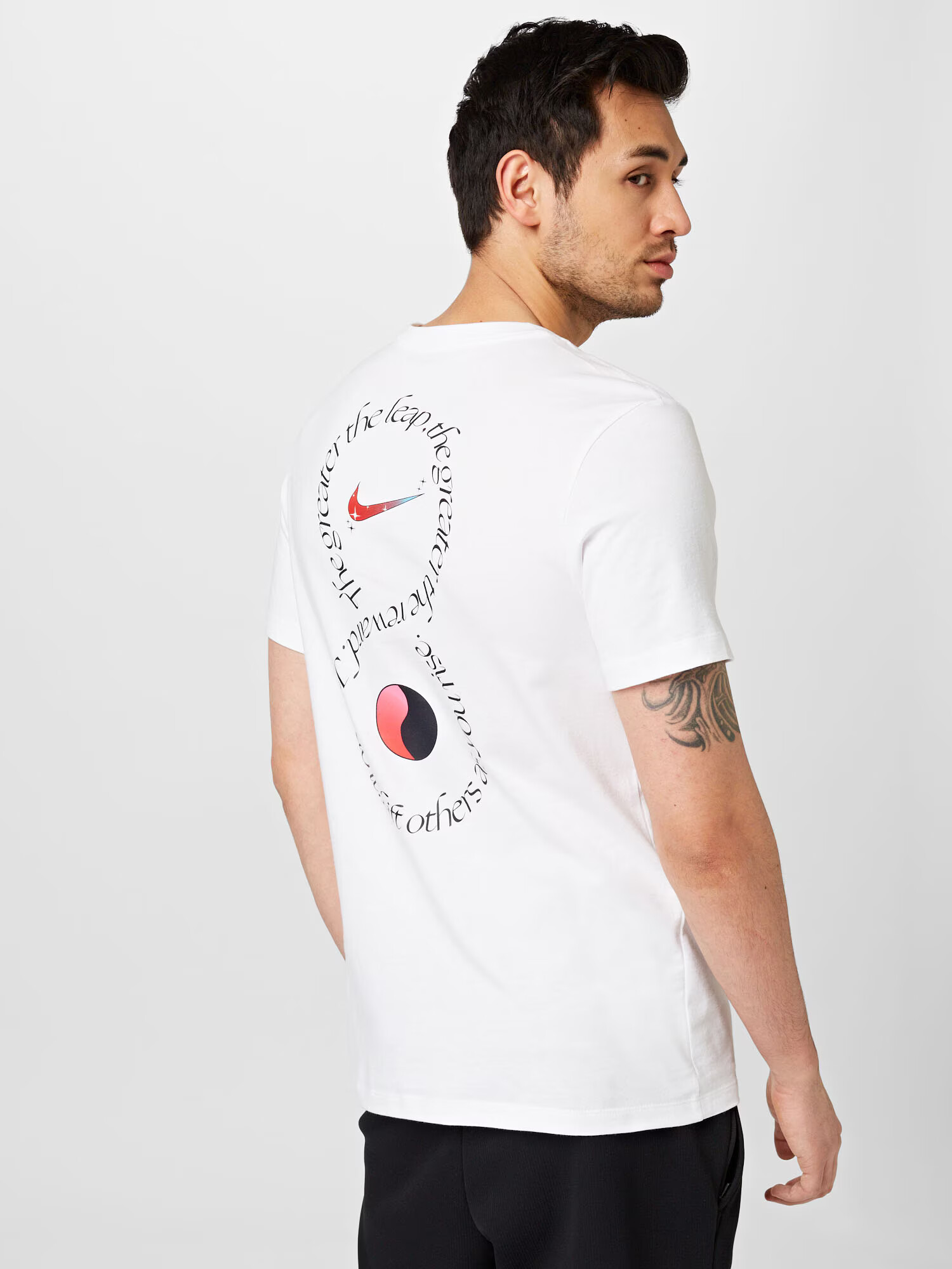 Nike Sportswear Majica svetlo roza / ognjeno rdeča / črna / bela - Pepit.si