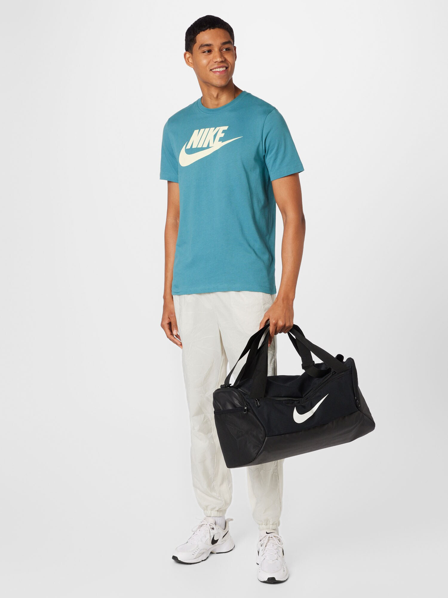 Nike Sportswear Majica žad / bela - Pepit.si