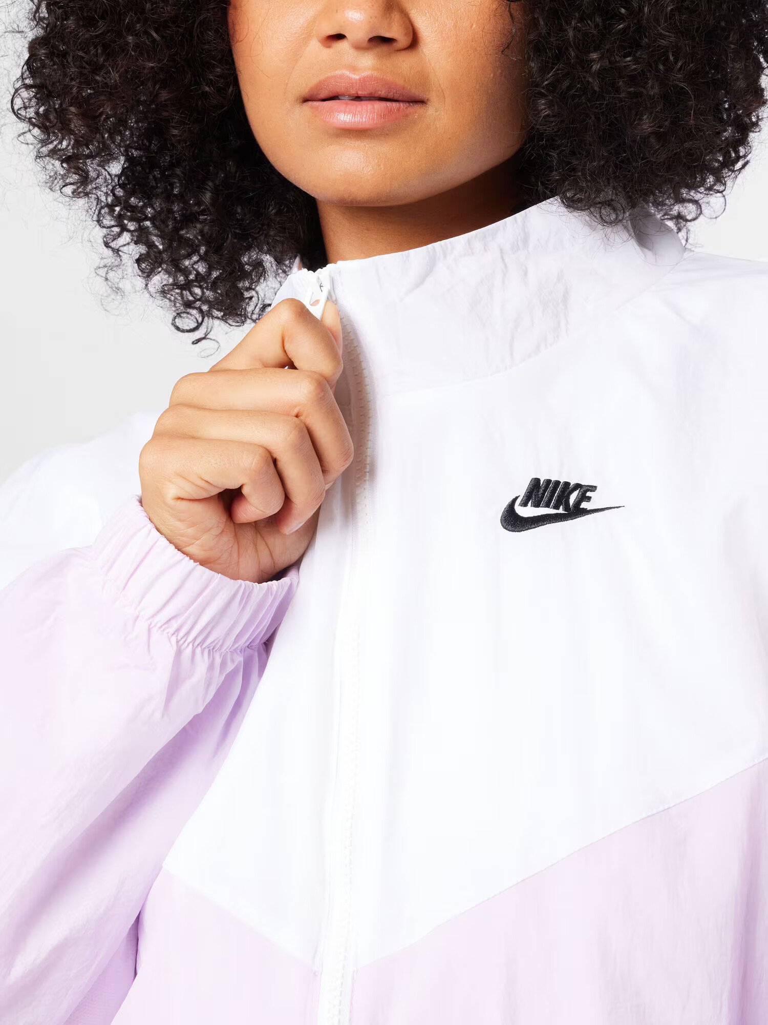 Nike Sportswear Prehodna jakna bela - Pepit.si