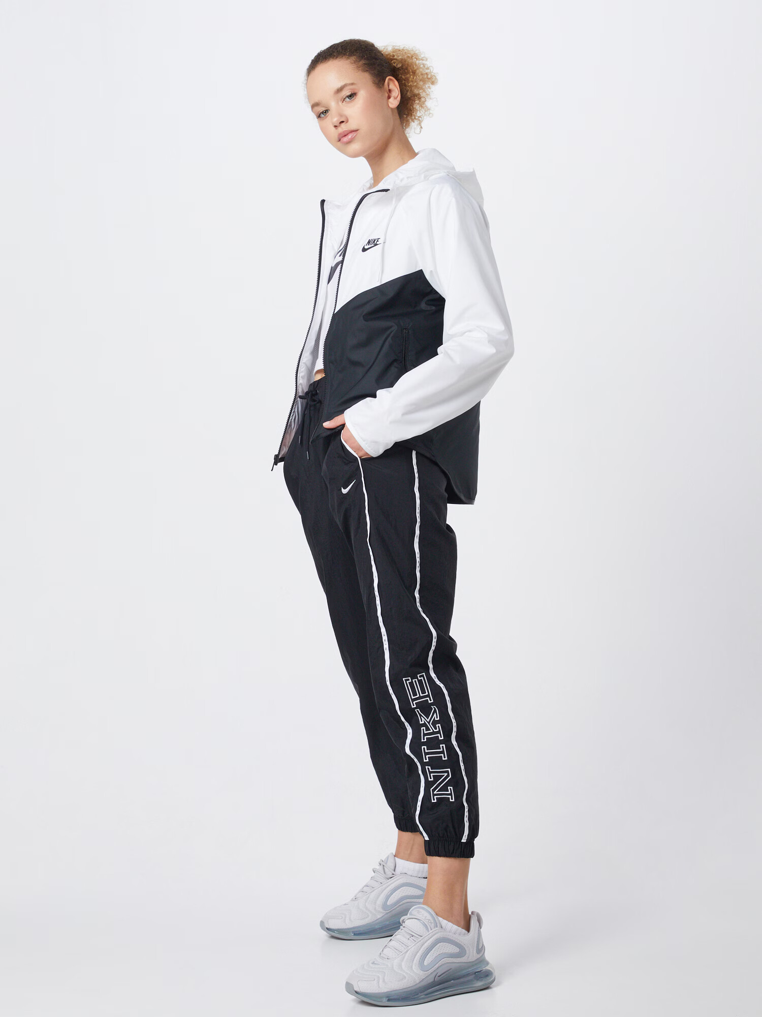 Nike Sportswear Prehodna jakna črna / bela - Pepit.si